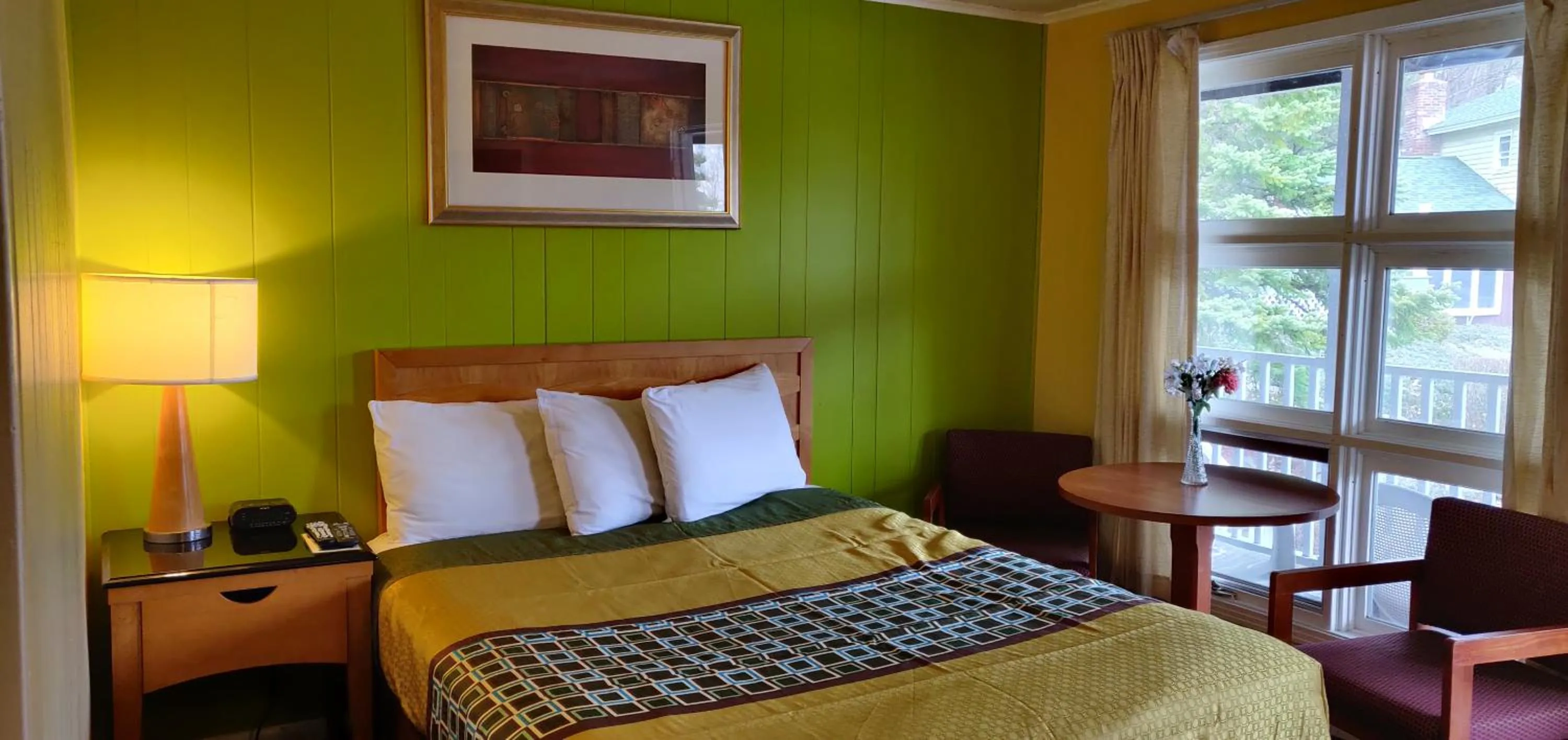 Bed in Pinebrook Motel