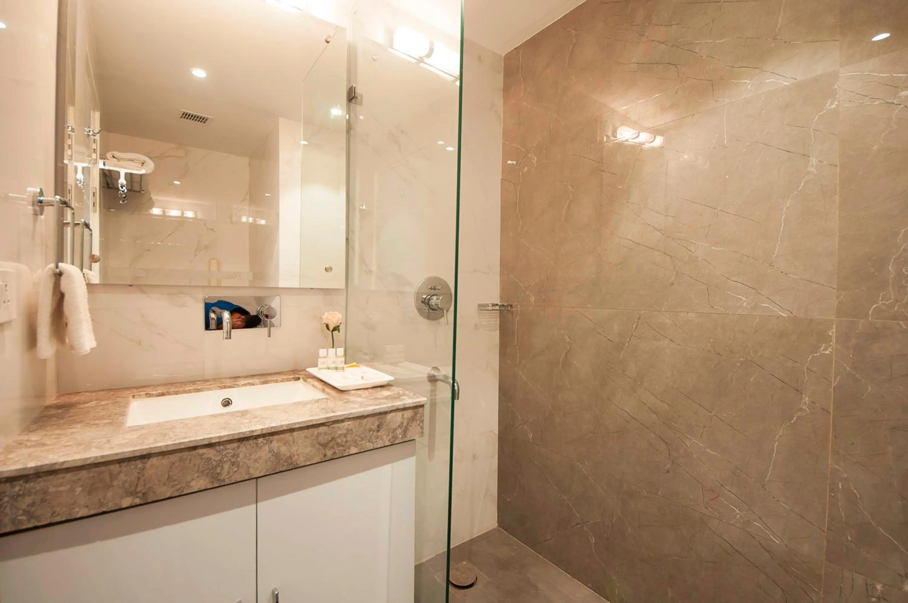 Bathroom in Airport Hotel Ramhan Palace Mahipalpur