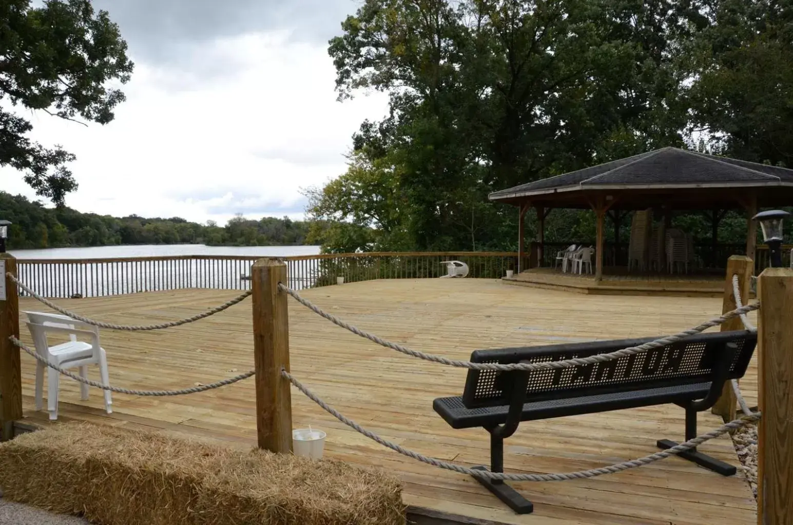 River view, Patio/Outdoor Area in Paddle Wheel Inn