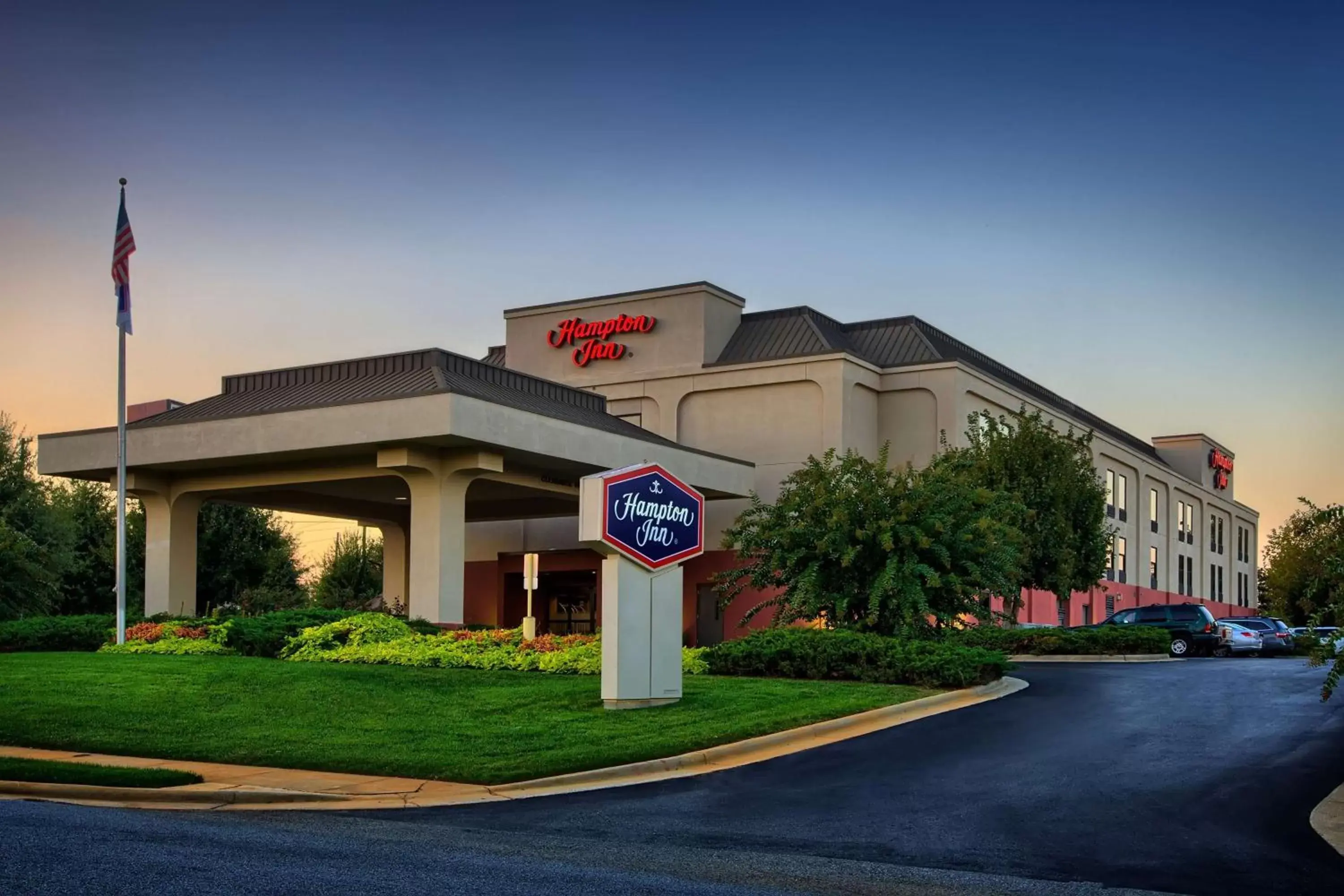 Property Building in Hampton Inn Mebane