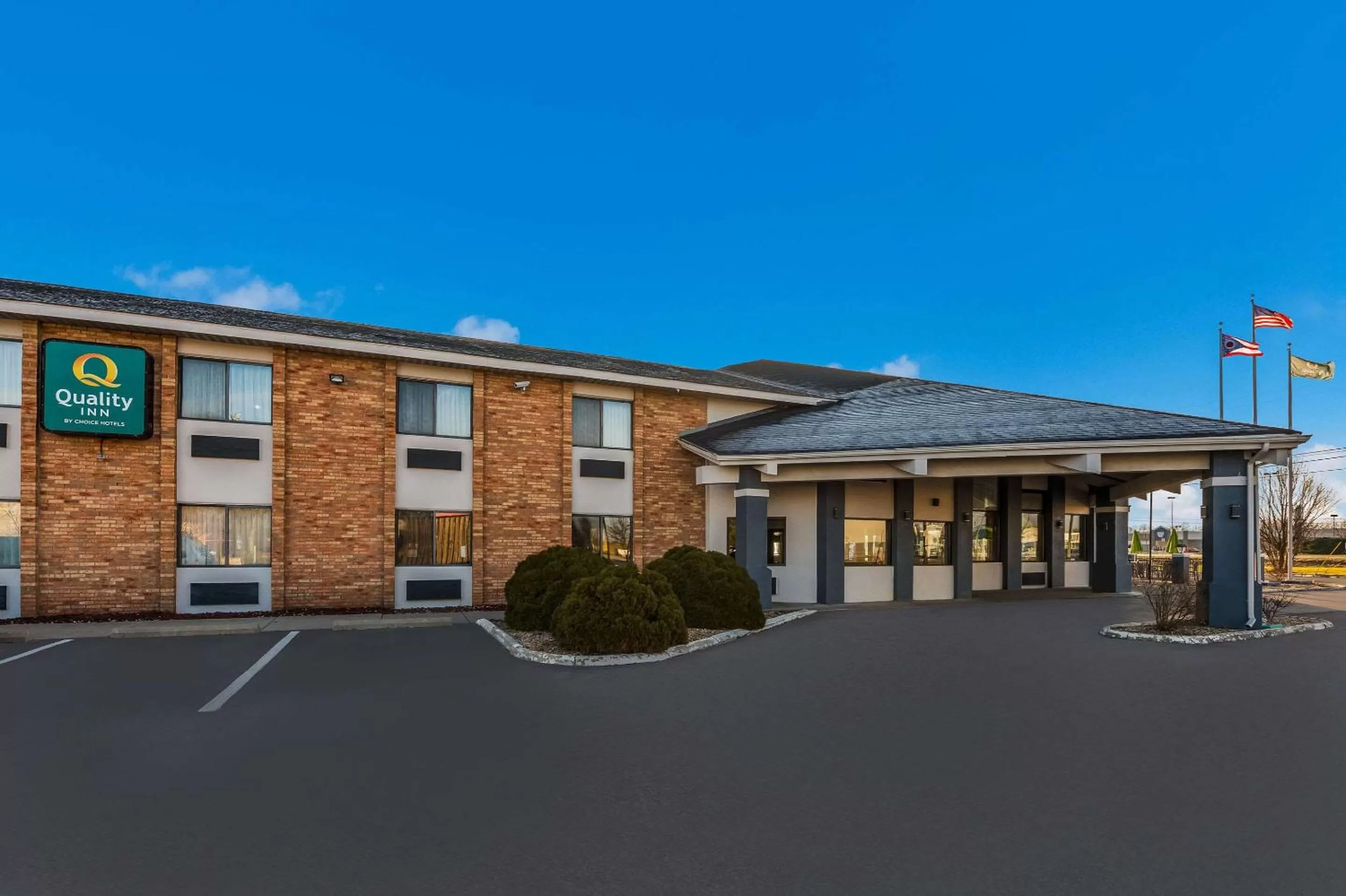 Property building in Quality Inn Marysville