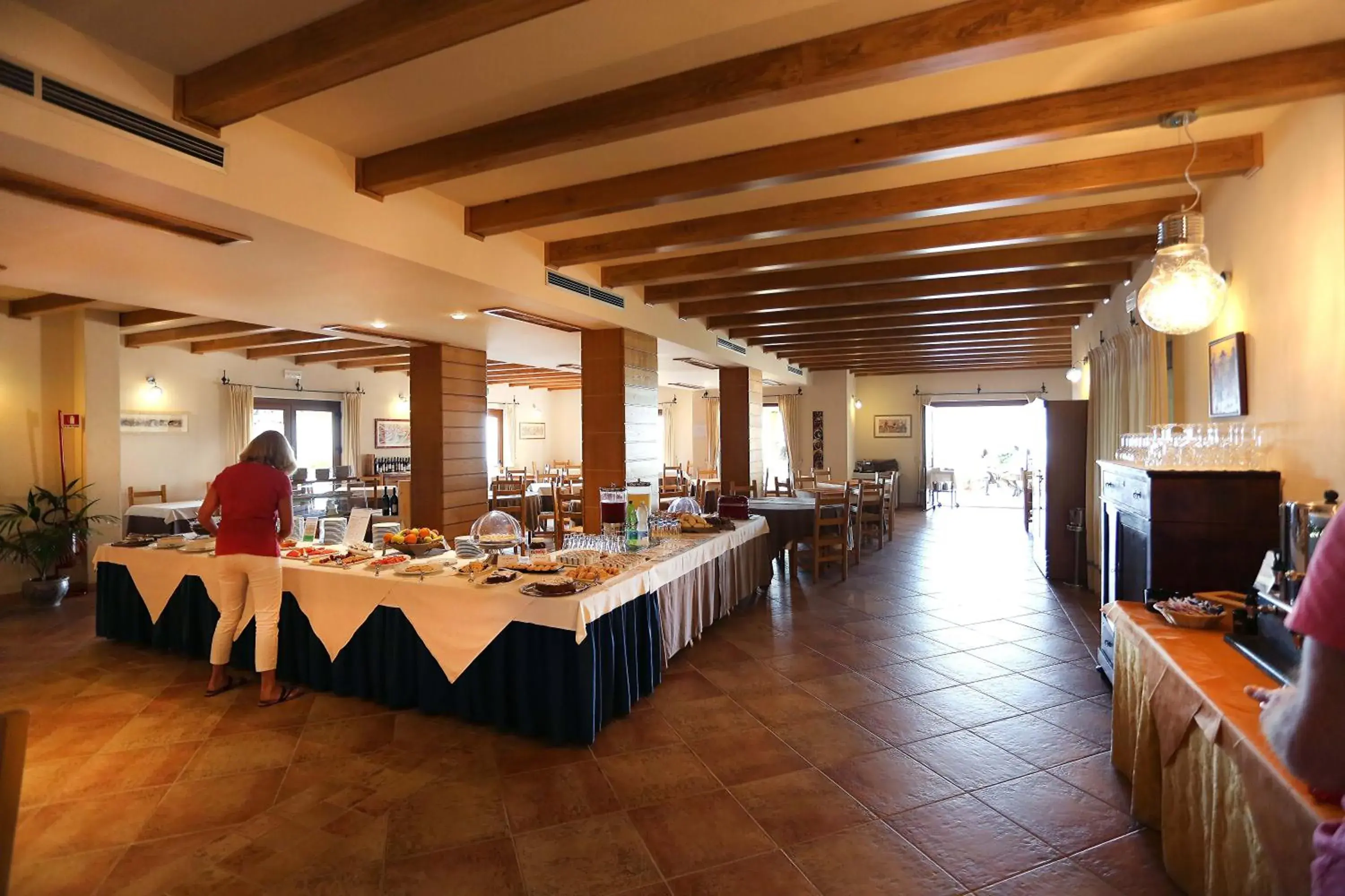 Restaurant/Places to Eat in Hotel Villa Gustui Maris