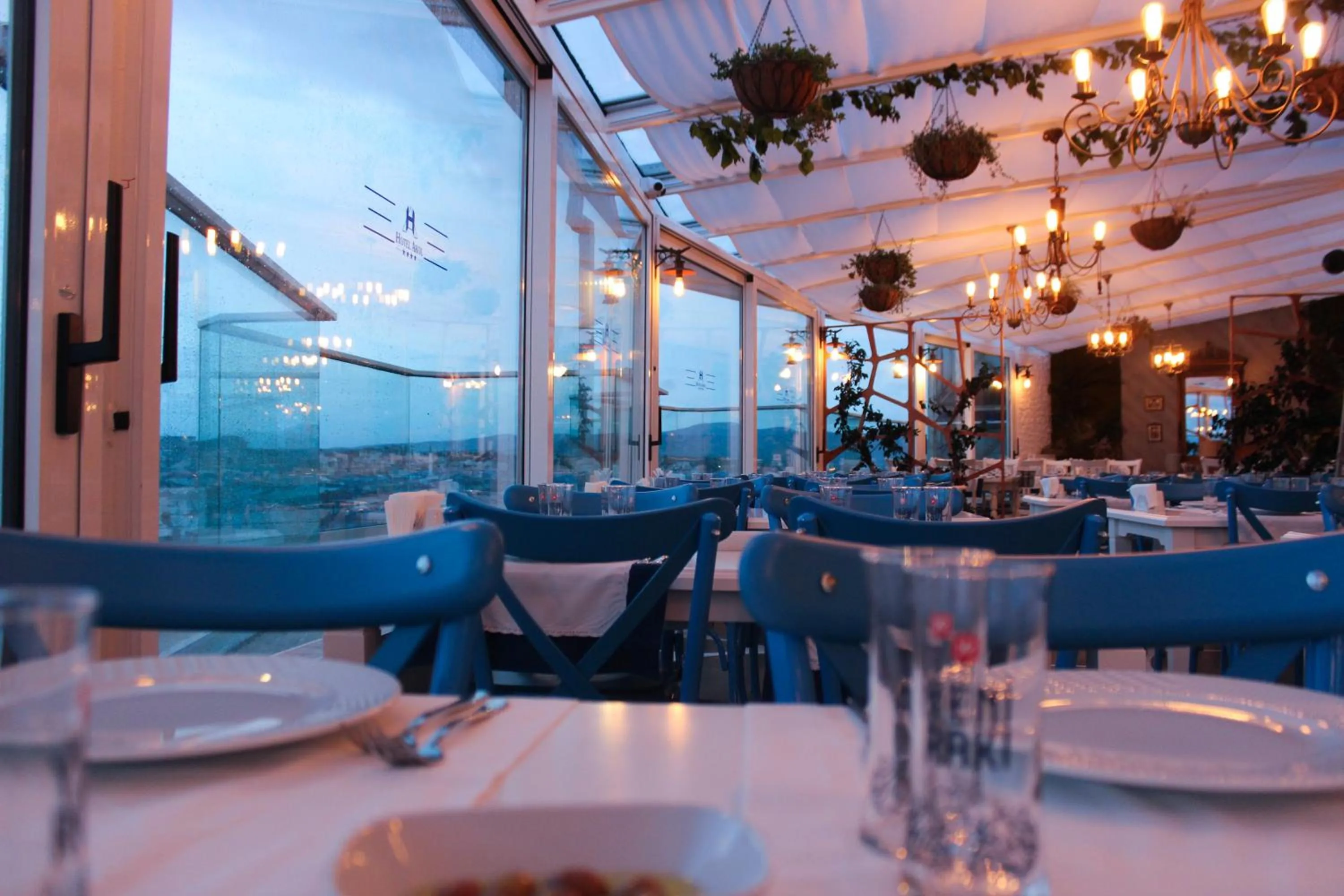 Food and drinks in Akol Hotel