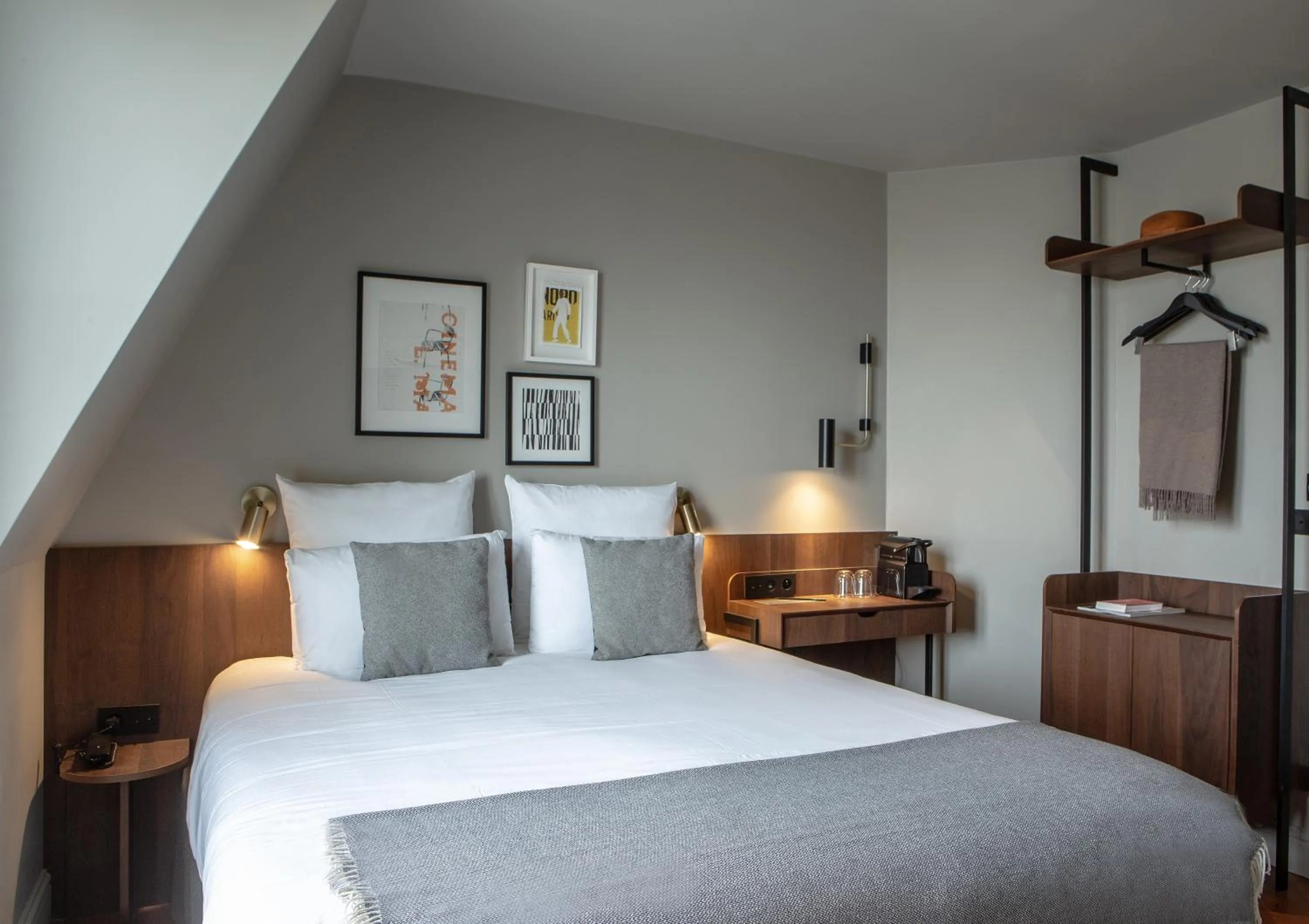 Bed in ibis Styles Paris Gare du Nord TGV