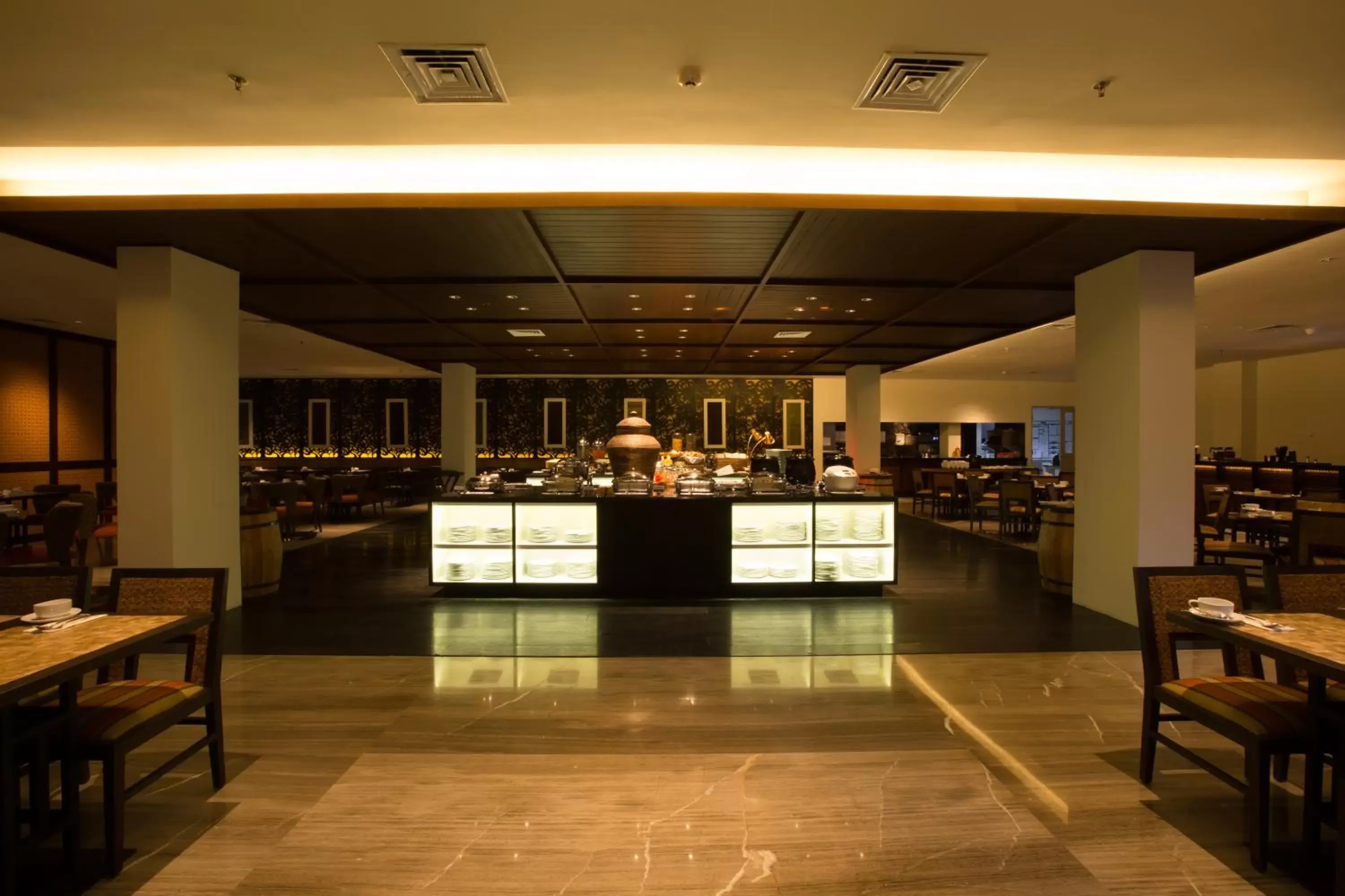 Restaurant/places to eat in Bali Paragon Resort Hotel