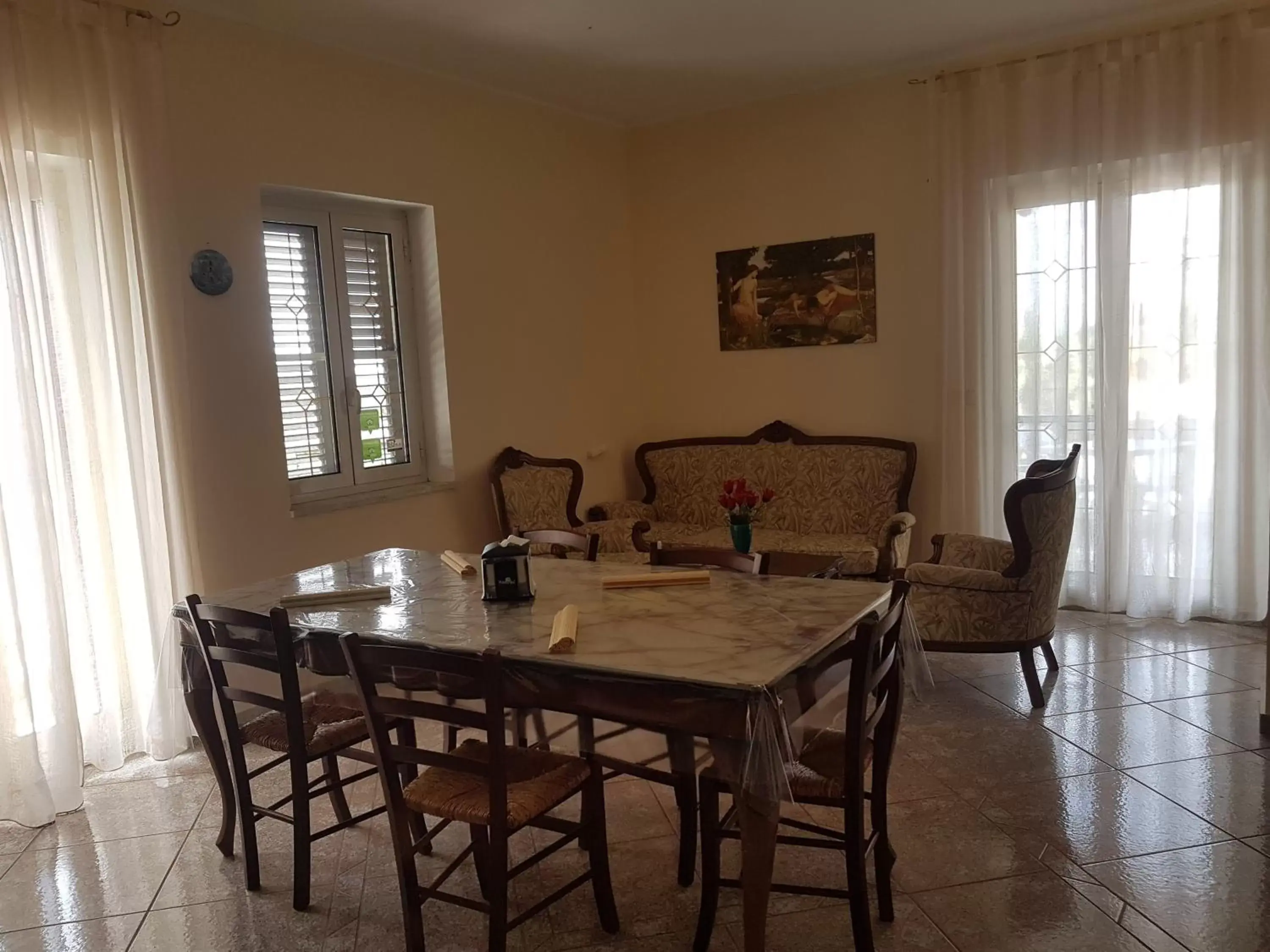 Communal kitchen, Dining Area in B&B Magna Grecia