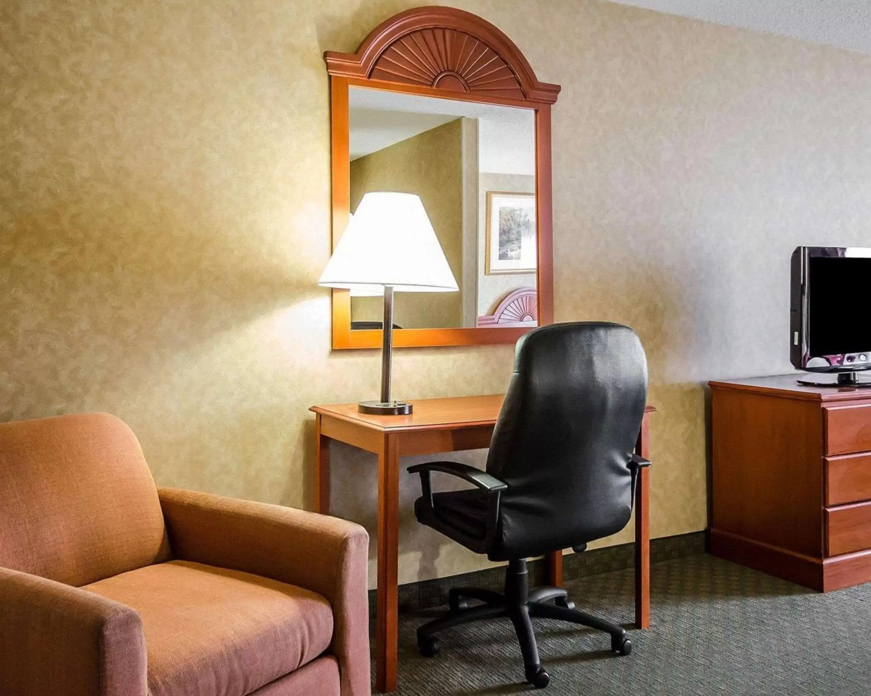 Photo of the whole room, Seating Area in Quality Inn & Suites