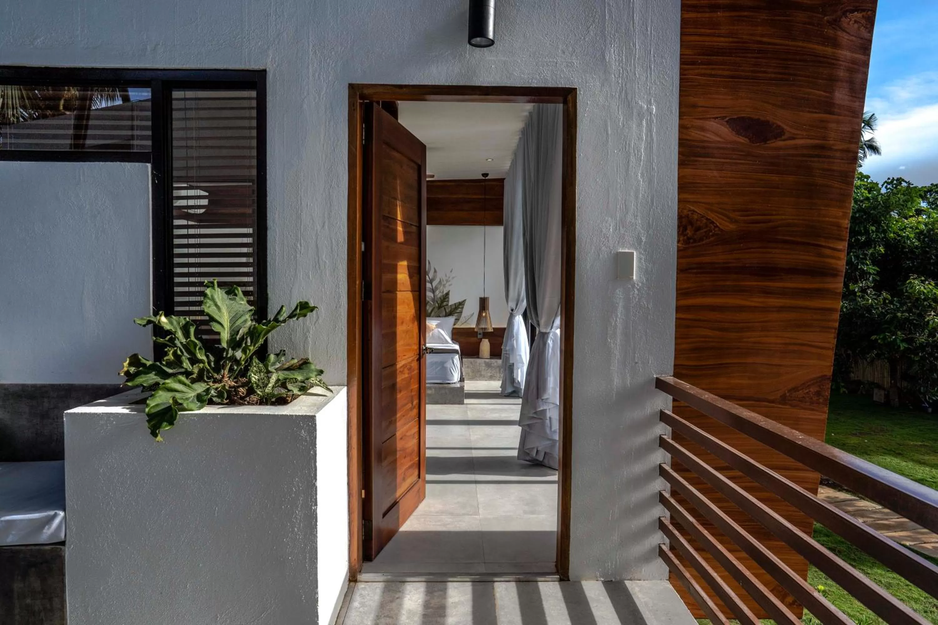 Facade/entrance in Bird of Paradise