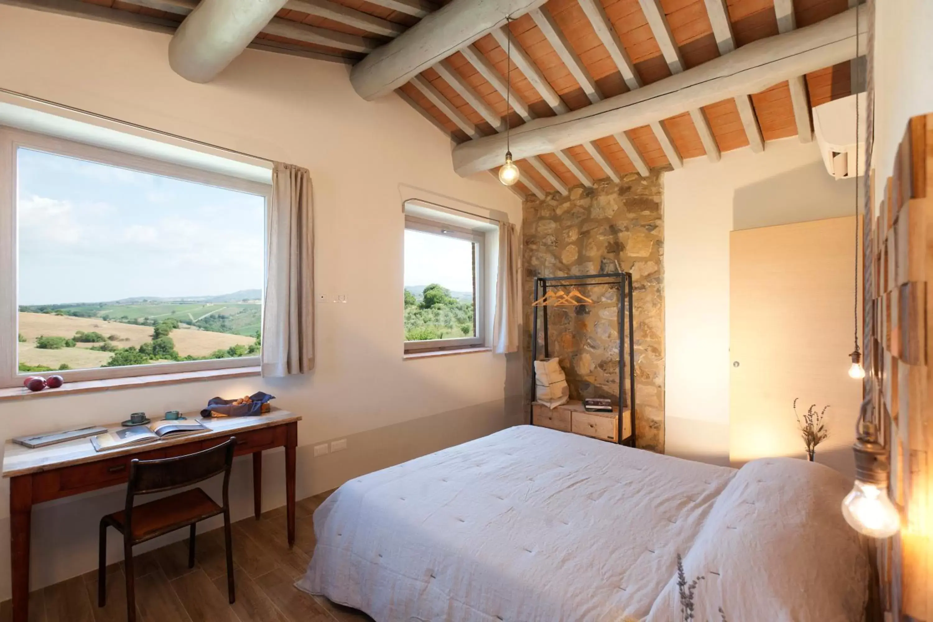 View (from property/room), Bed in Casale Sterpeti