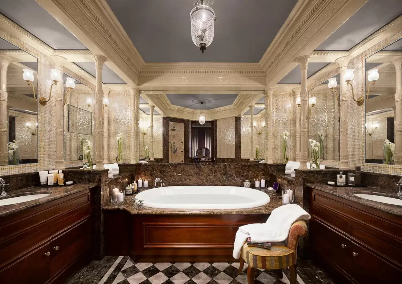 Bathroom in Hôtel Métropole Monte-Carlo - The Leading Hotels of the World