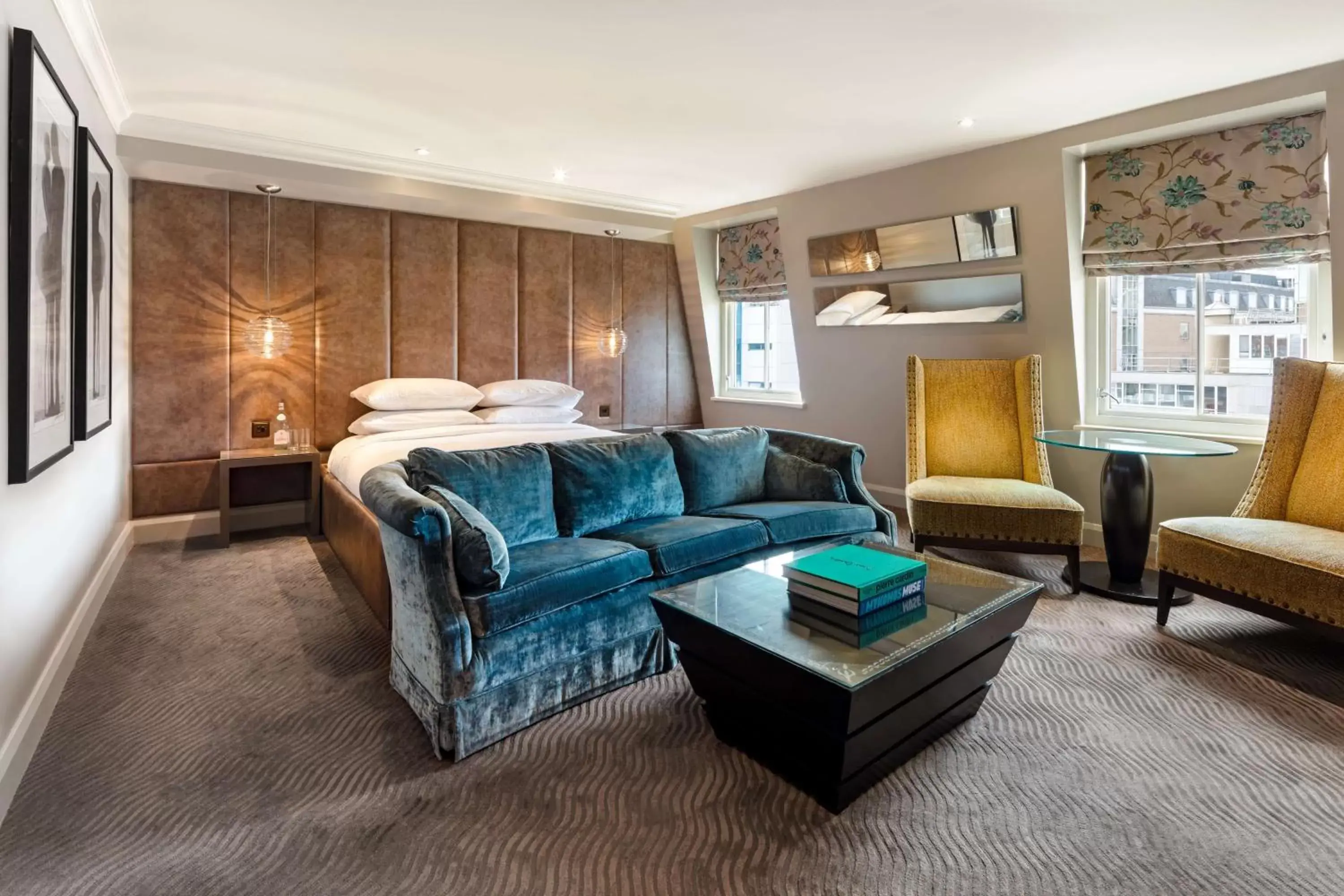 Photo of the whole room, Seating Area in Radisson Blu Edwardian Bloomsbury Street Hotel, London