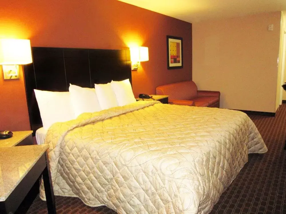 Bed in Red Carpet Inn and Suites Monmouth Junction