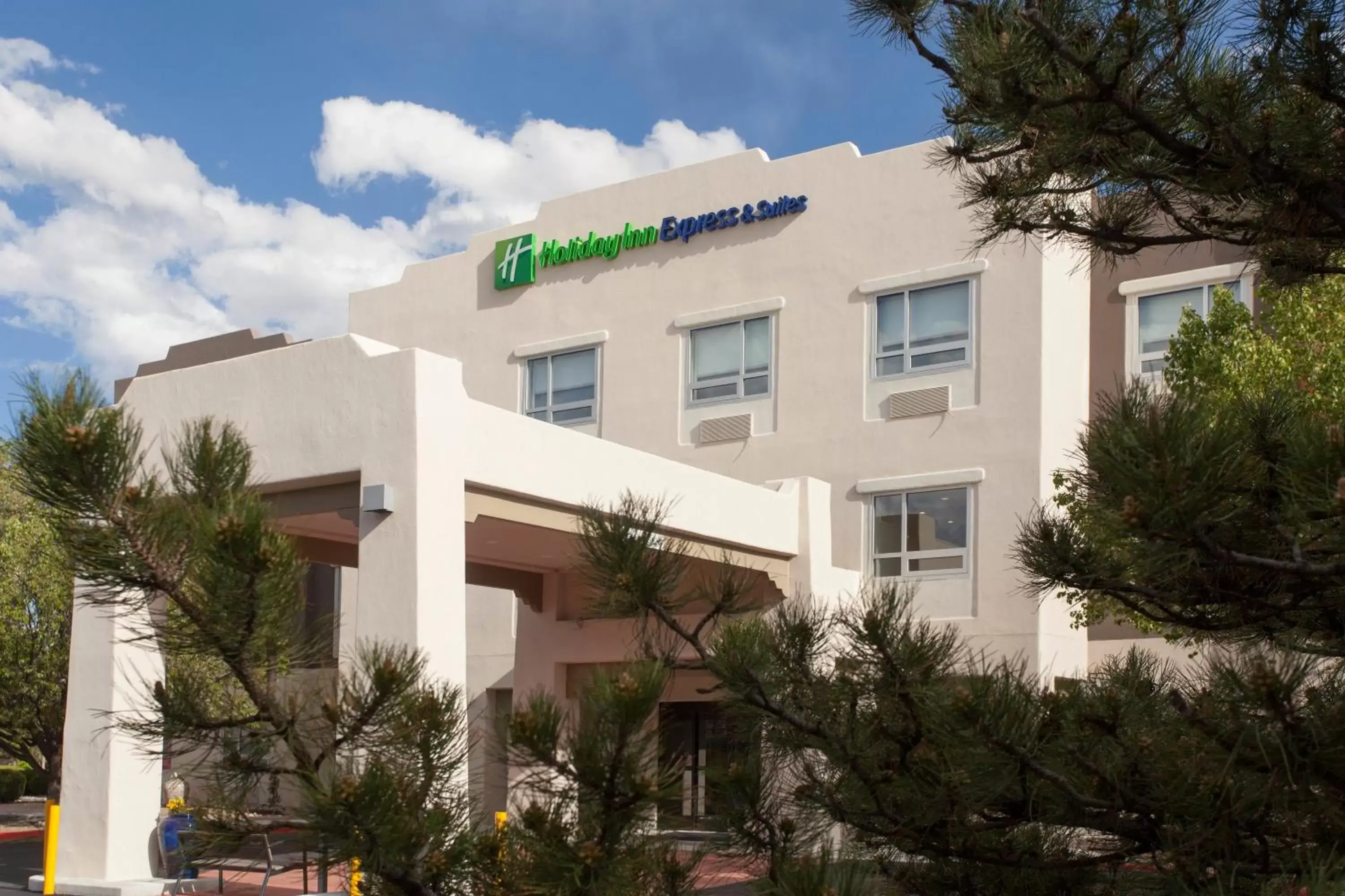 Property Building in Holiday Inn Express & Suites - Santa Fe, an IHG Hotel