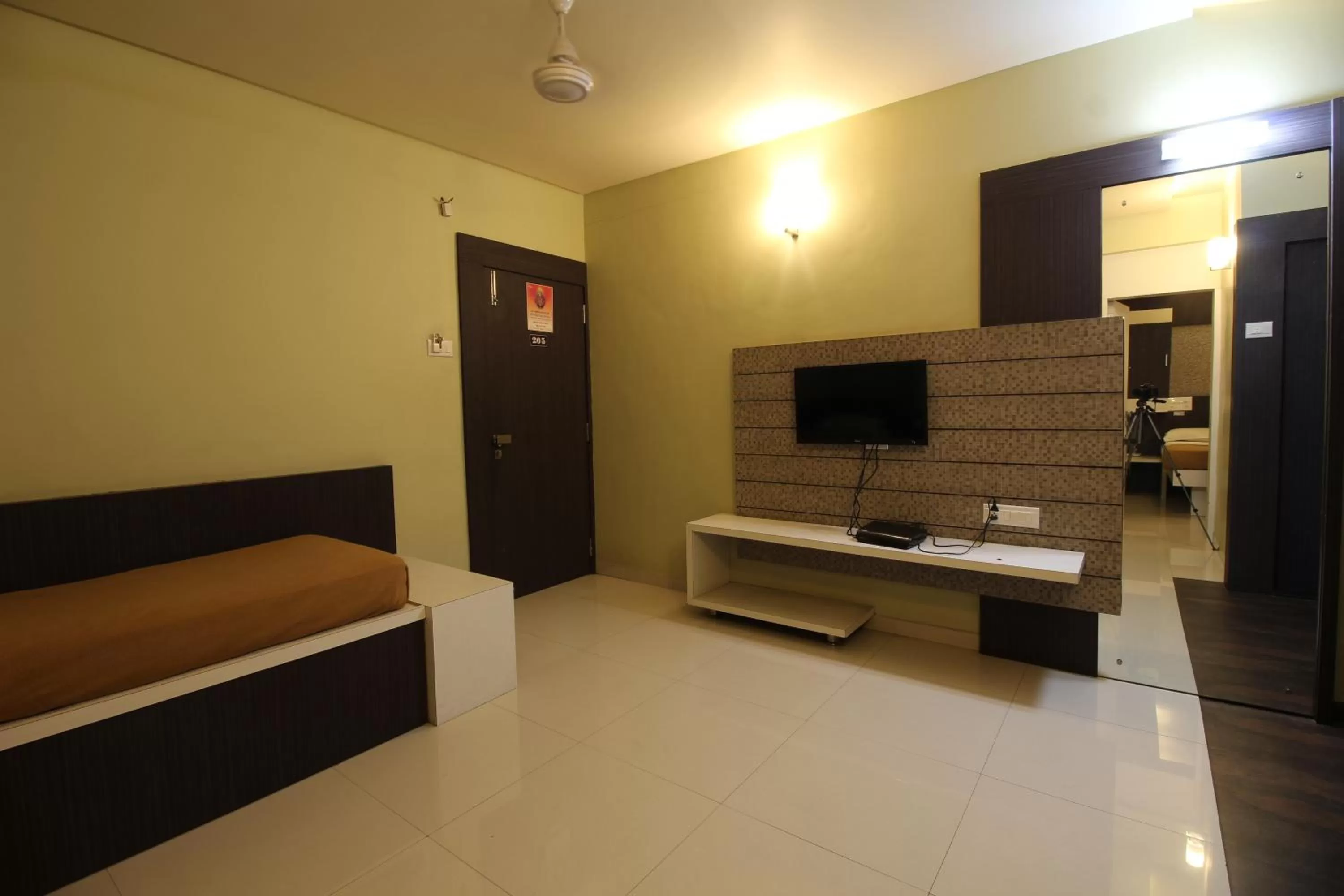 Living room in Hotel Sham Suman, Kolhapur- Opposite To Mahalaxmi Temple