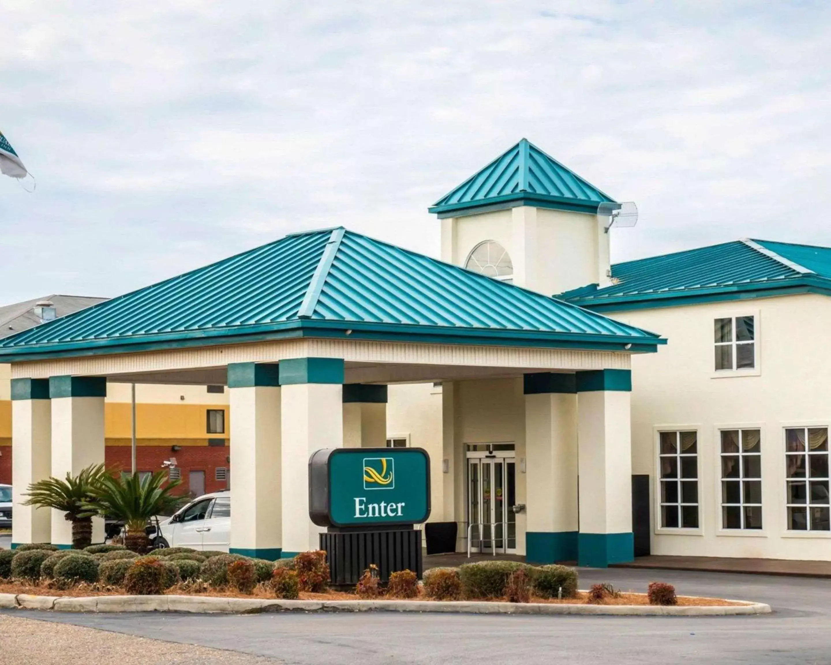Property building in Quality Inn Chipley I-10 at Exit 120 Property building in Quality Inn Chipley I-10 at Exit 120