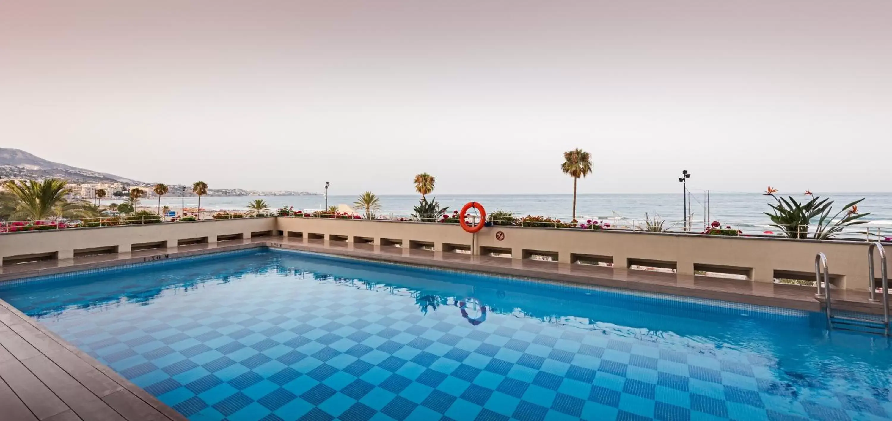 Swimming pool in Ilunion Fuengirola