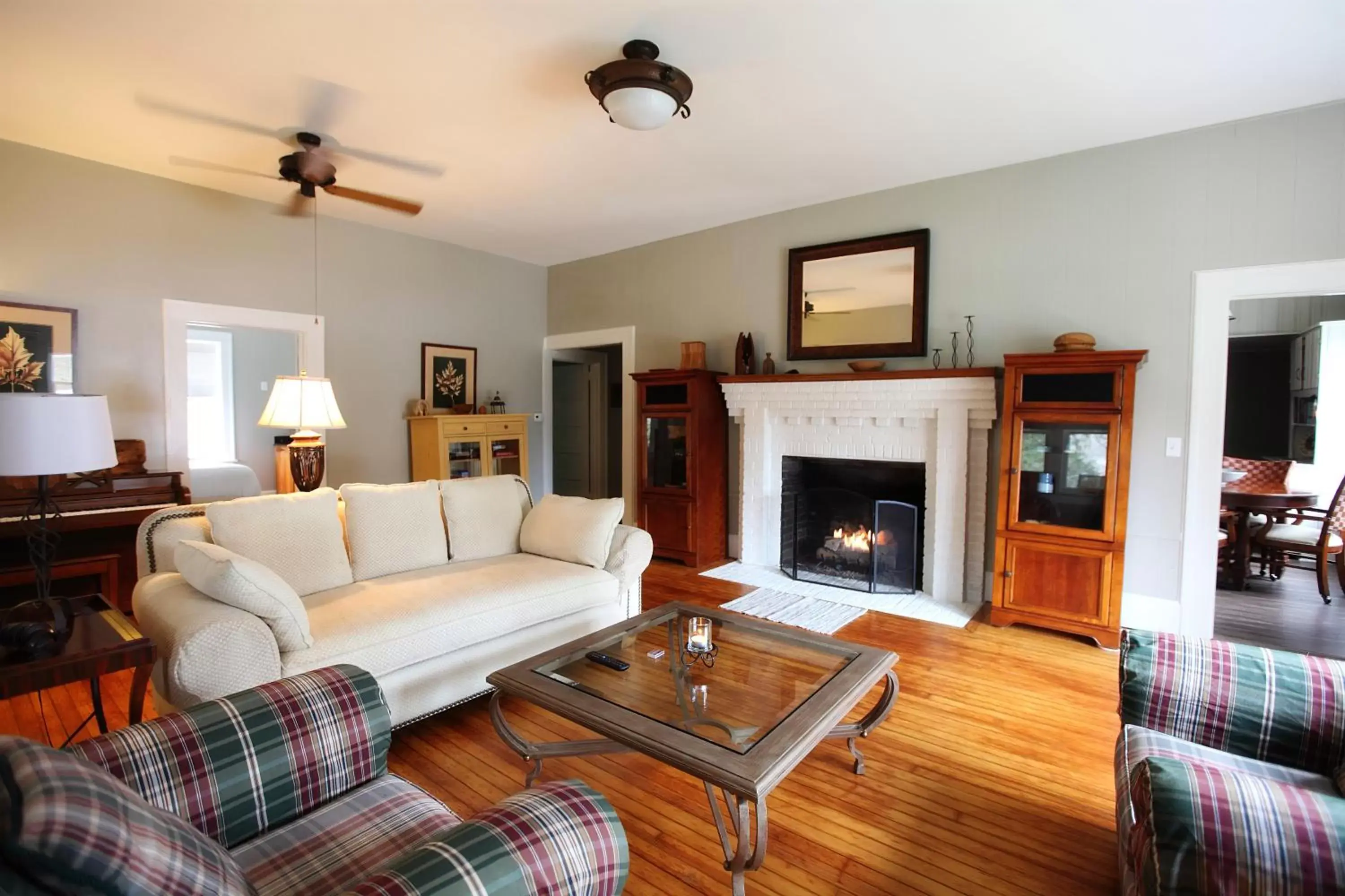 Living room, Seating Area in The Pines Cottages