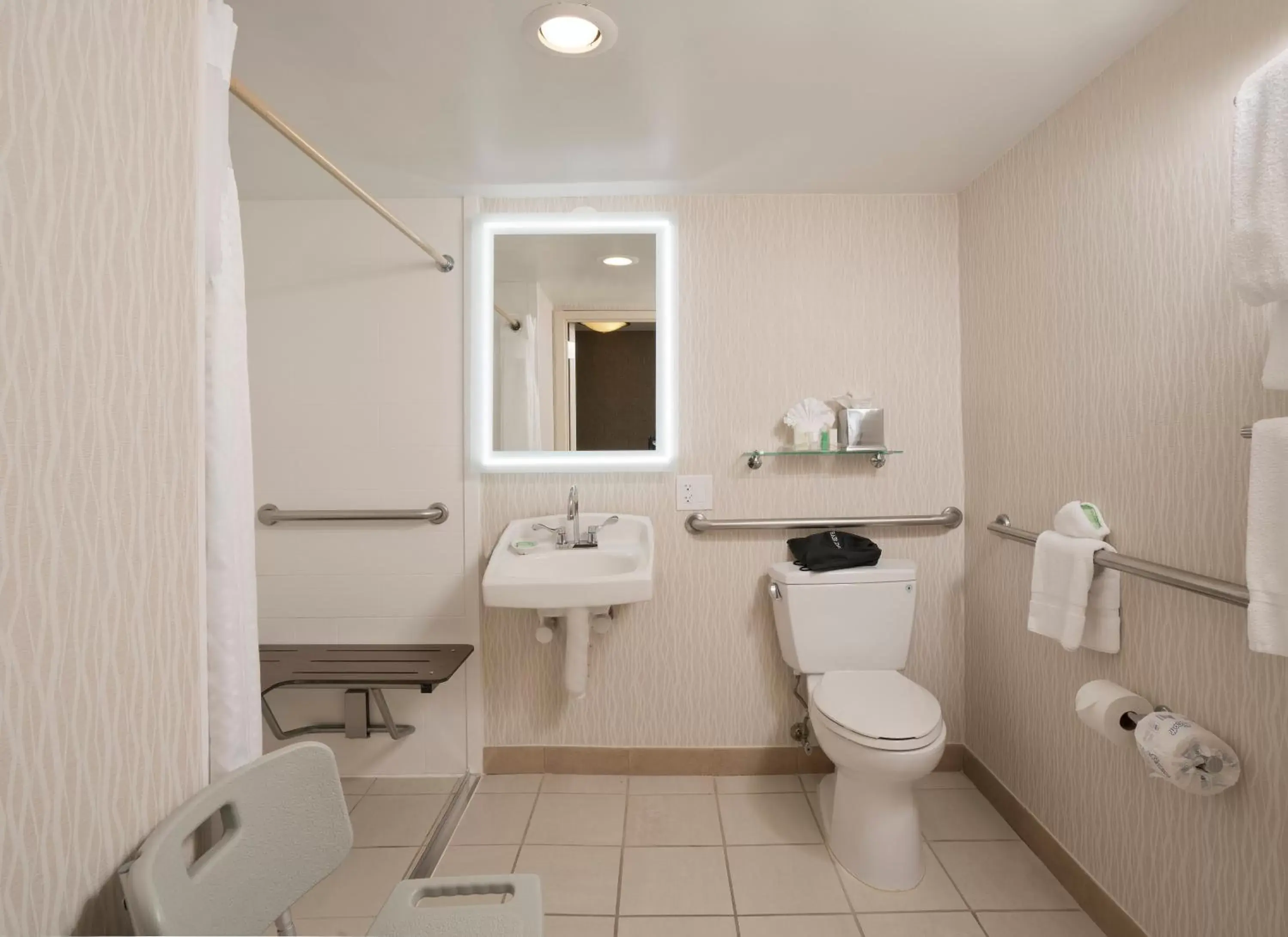 Bathroom in Holiday Inn Washington-Central/White House, an IHG Hotel
