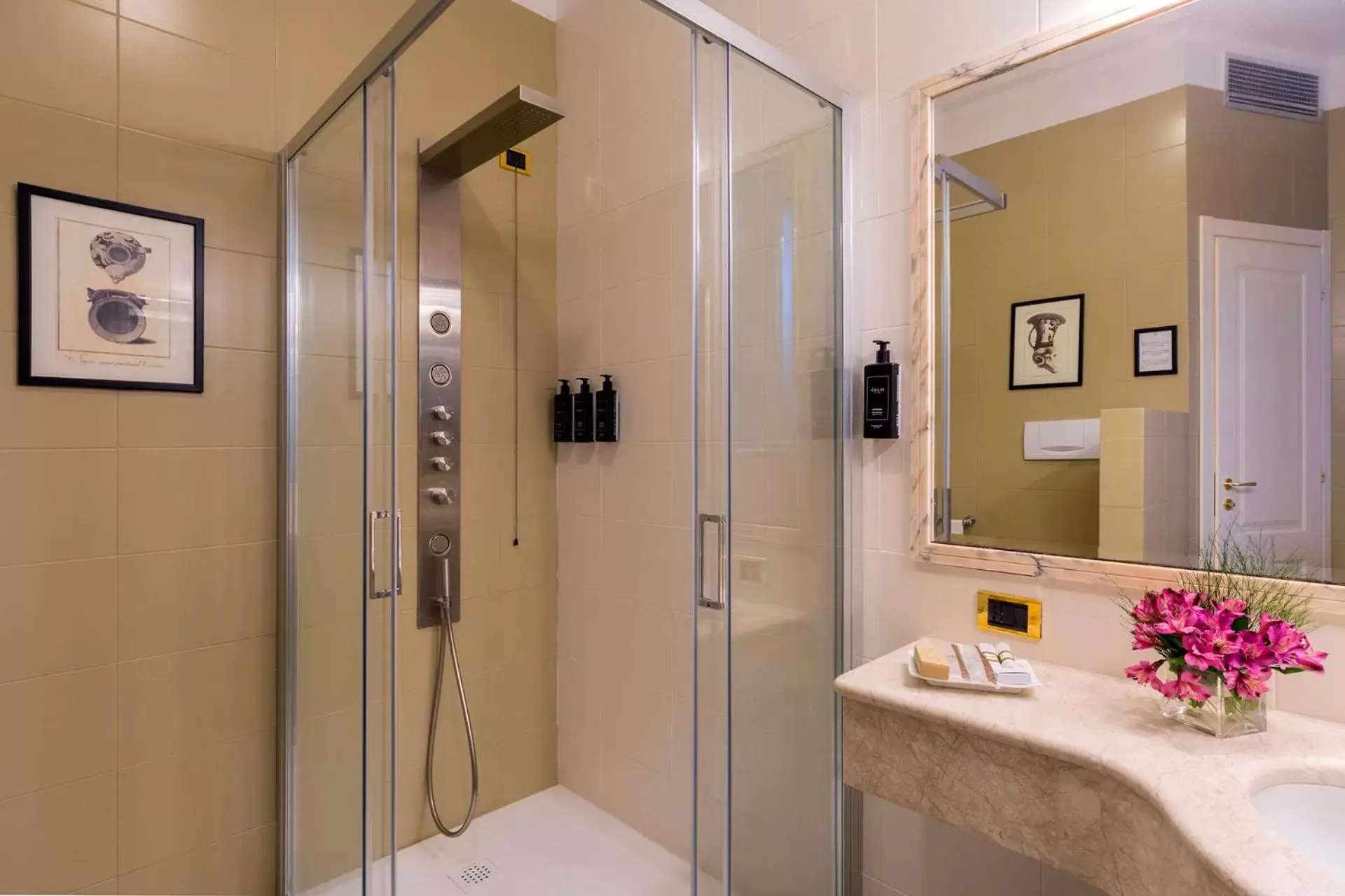 Bathroom in Grand Hotel Villa Politi