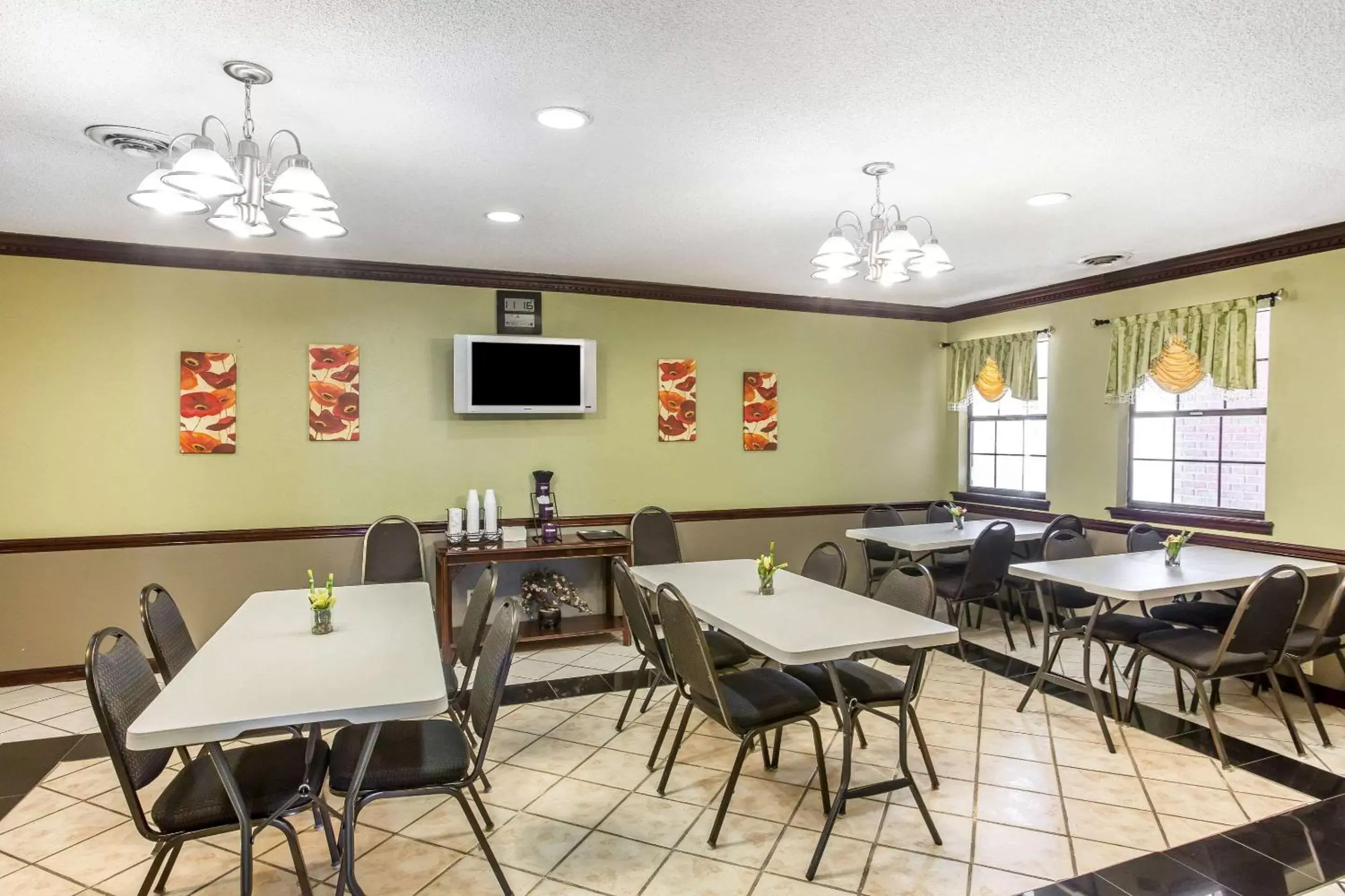 Restaurant/Places to Eat in Rodeway Inn & Suites Smyrna