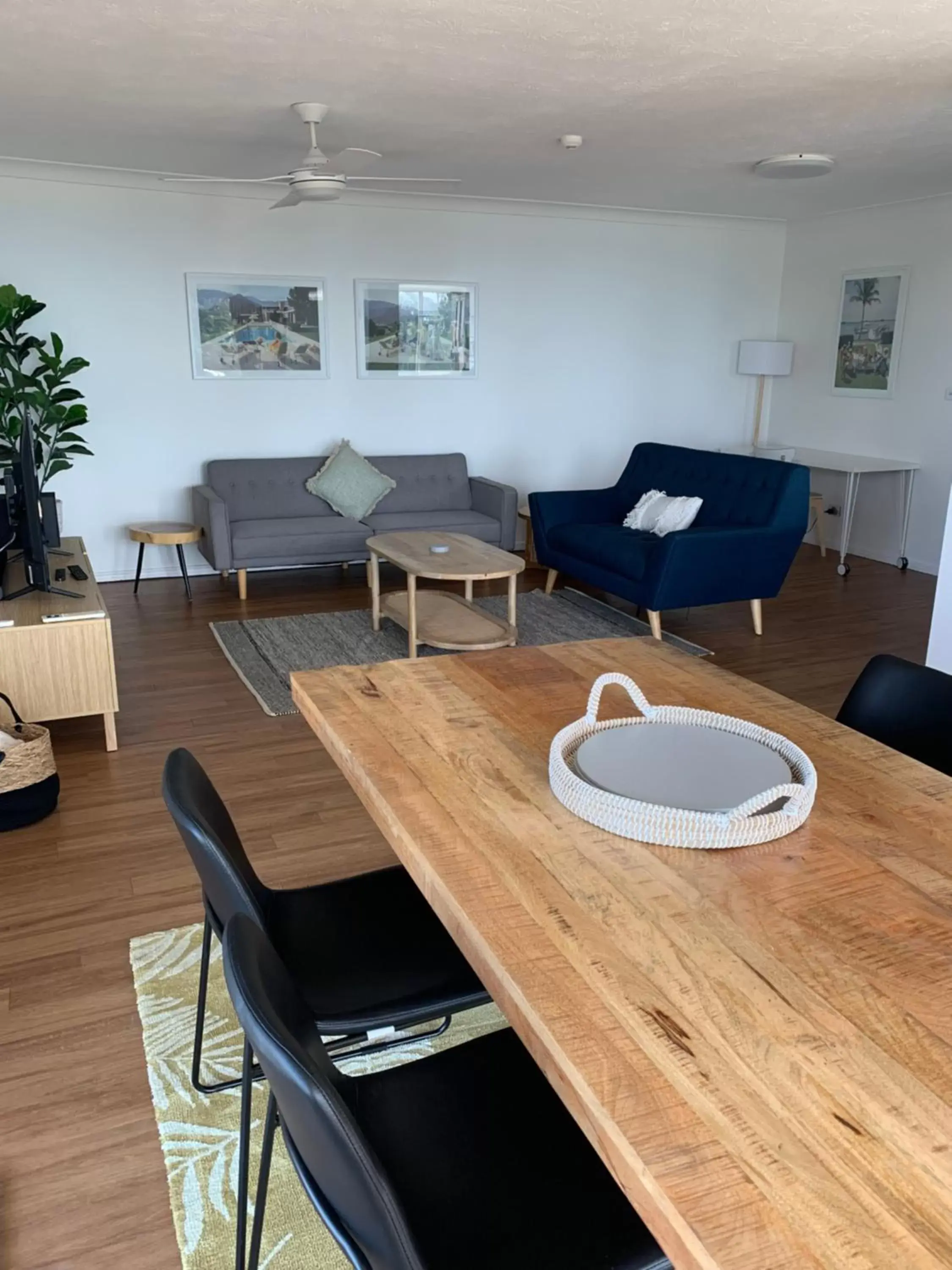 Living room, Dining Area in Pacific Regis Beachfront Holiday Apartments