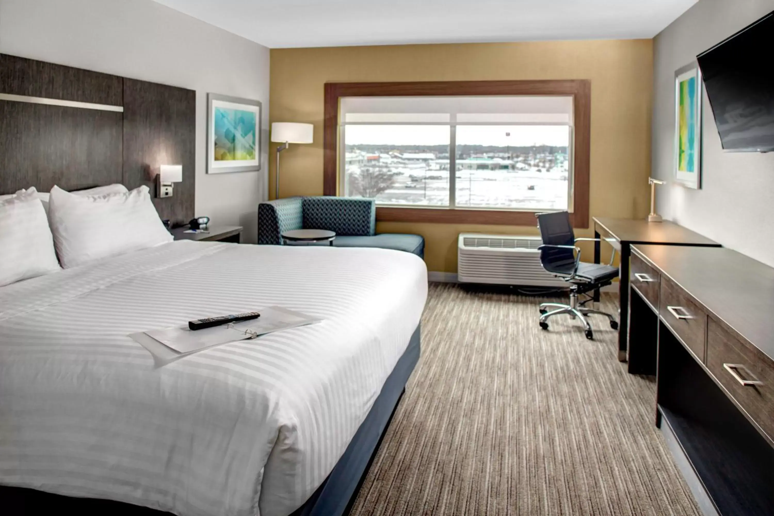 Photo of the whole room, Bed in Holiday Inn Express & Suites Coldwater by IHG Photo of the whole room, Bed in Holiday Inn Express & Suites Coldwater by IHG