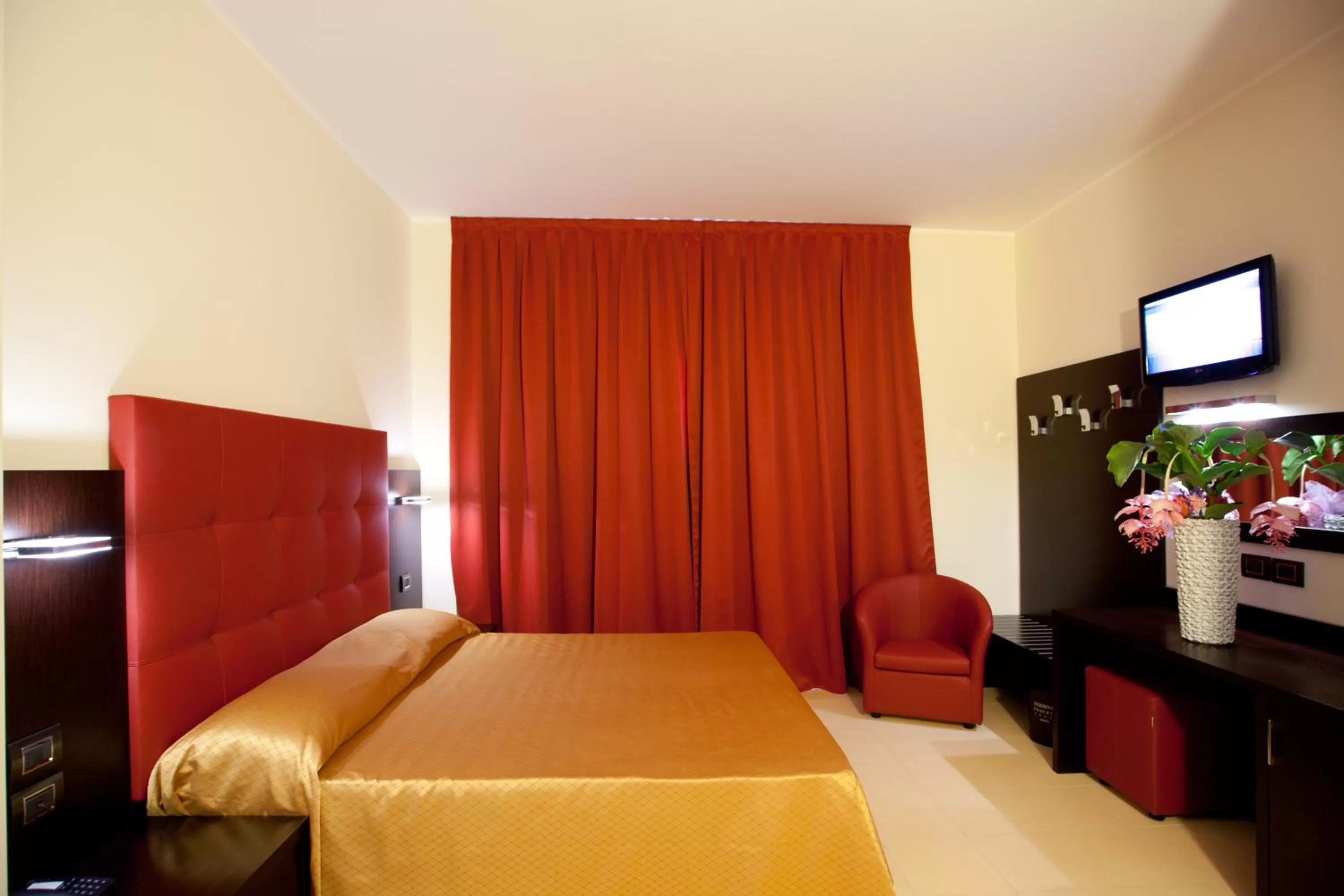 View (from property/room), Bed in Terminal Palace & SPA