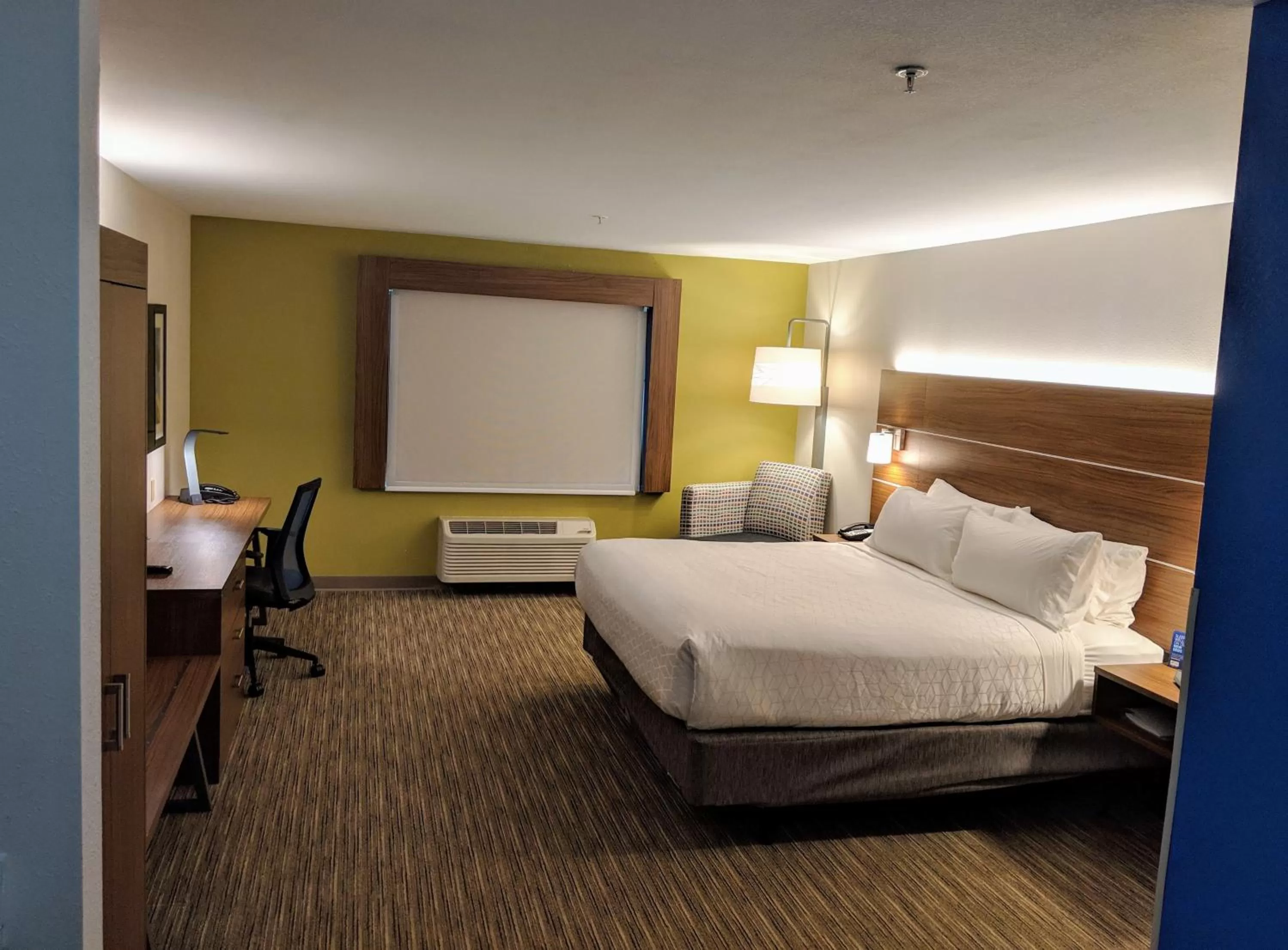 Photo of the whole room, Bed in Holiday Inn Express Hotel & Suites Claypool Hill -Richlands Area by IHG