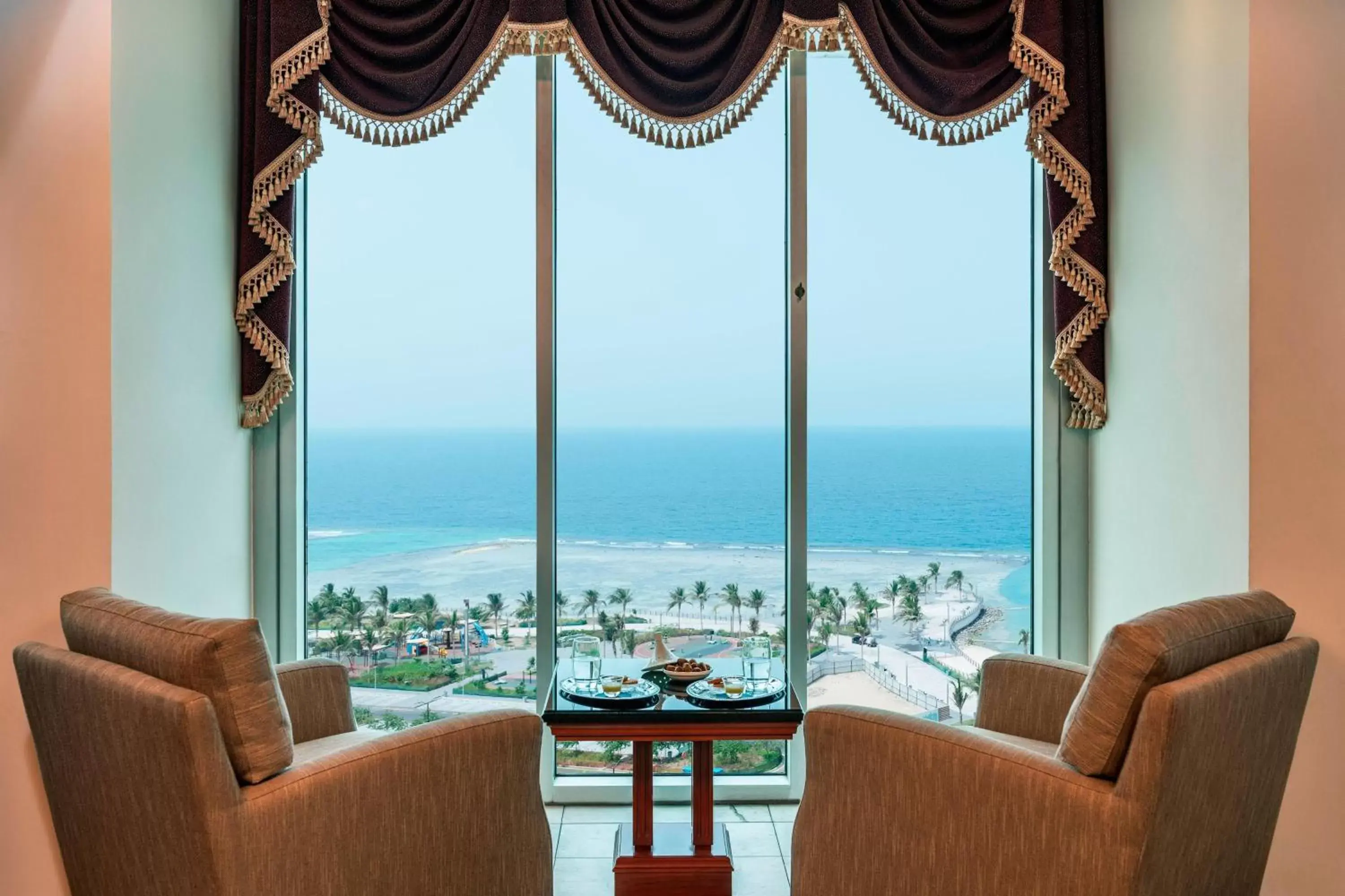 Lounge or bar, Seating Area in Sheraton Jeddah Hotel