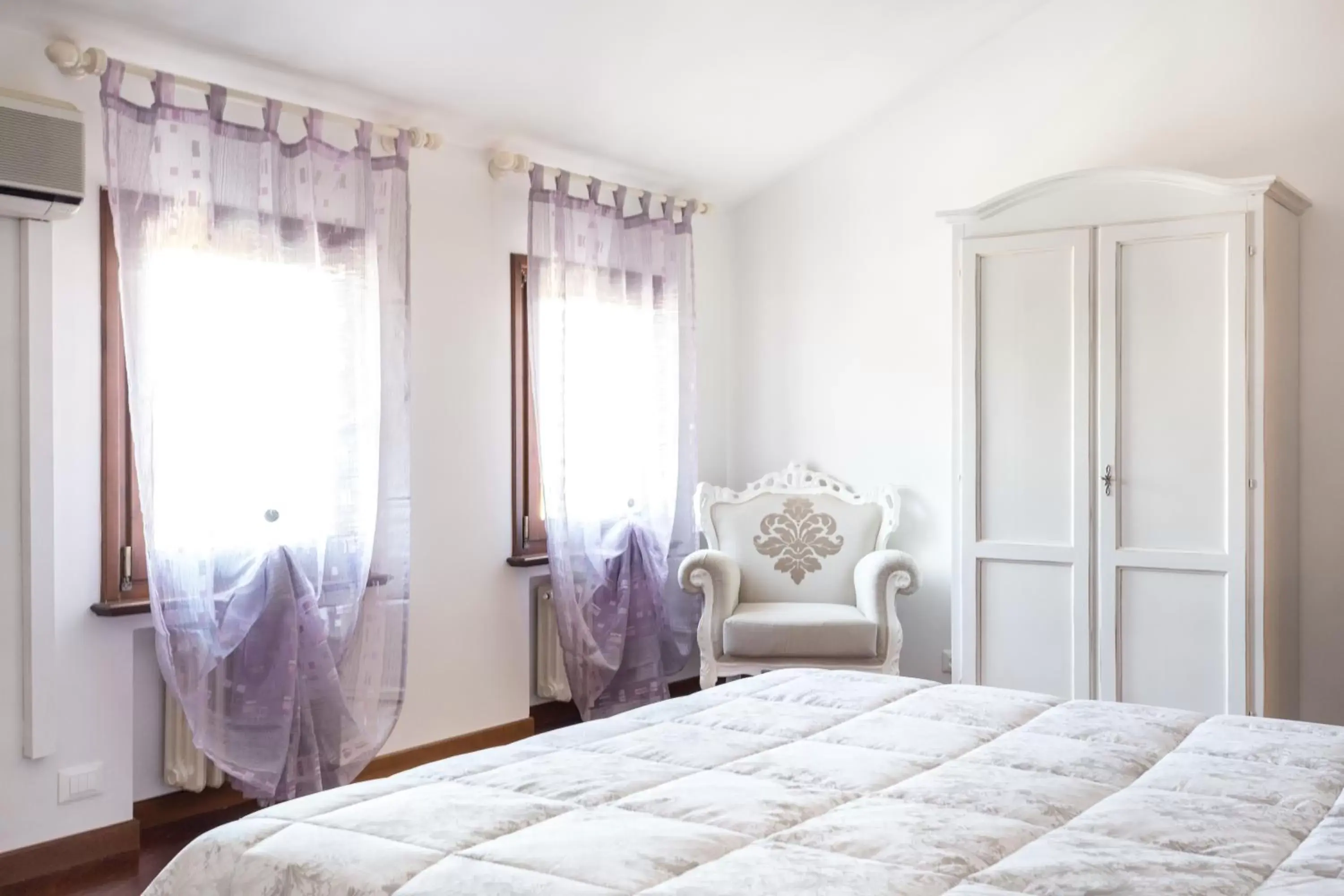 Day, Bed in La Dimora di Lara B&B