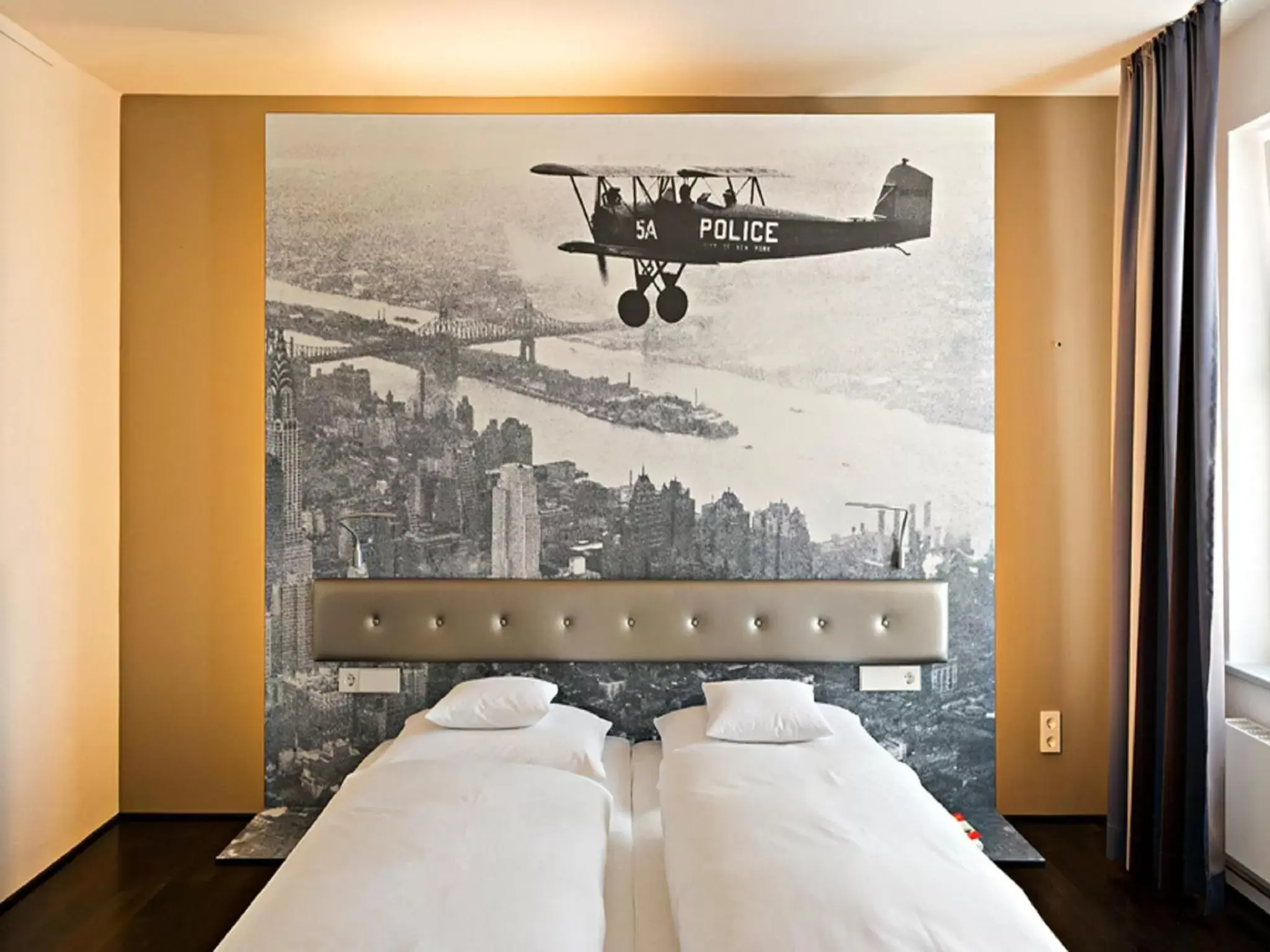 Bed in V8 HOTEL Classic Motorworld Region Stuttgart Bed in V8 HOTEL Classic Motorworld Region Stuttgart