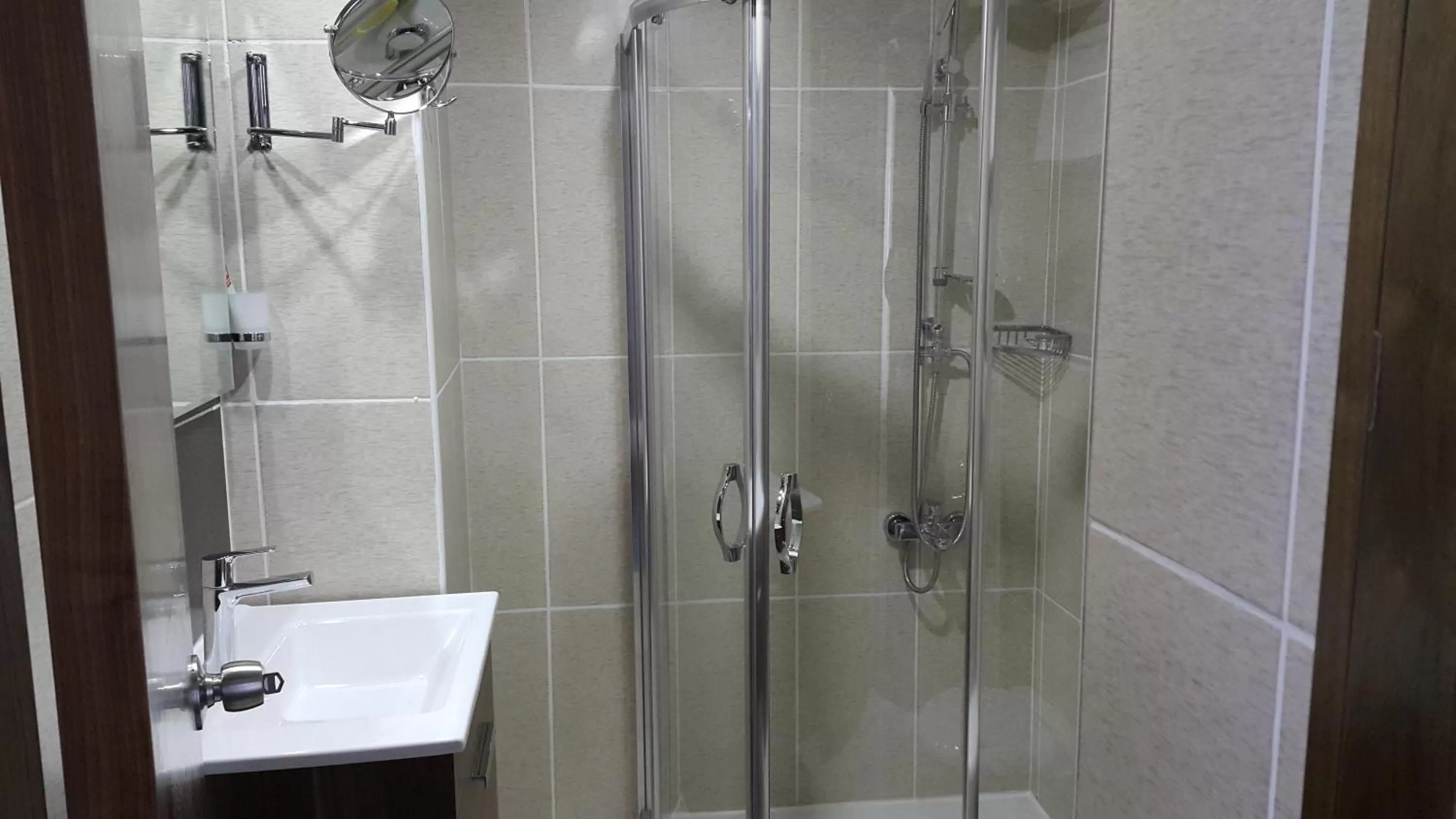 Shower in Miroglu Hotel