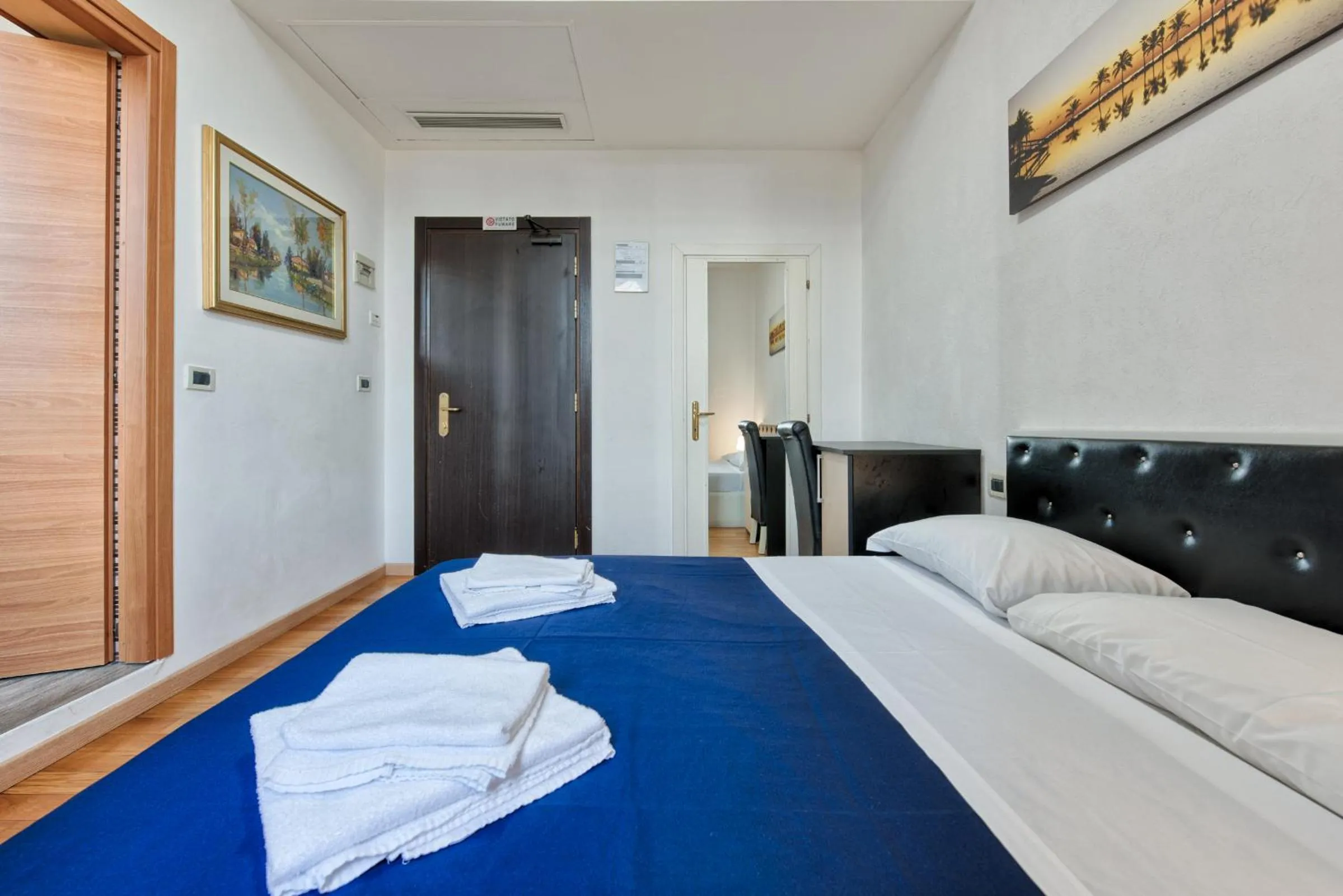 Bedroom, Bed in Hotel Trieste