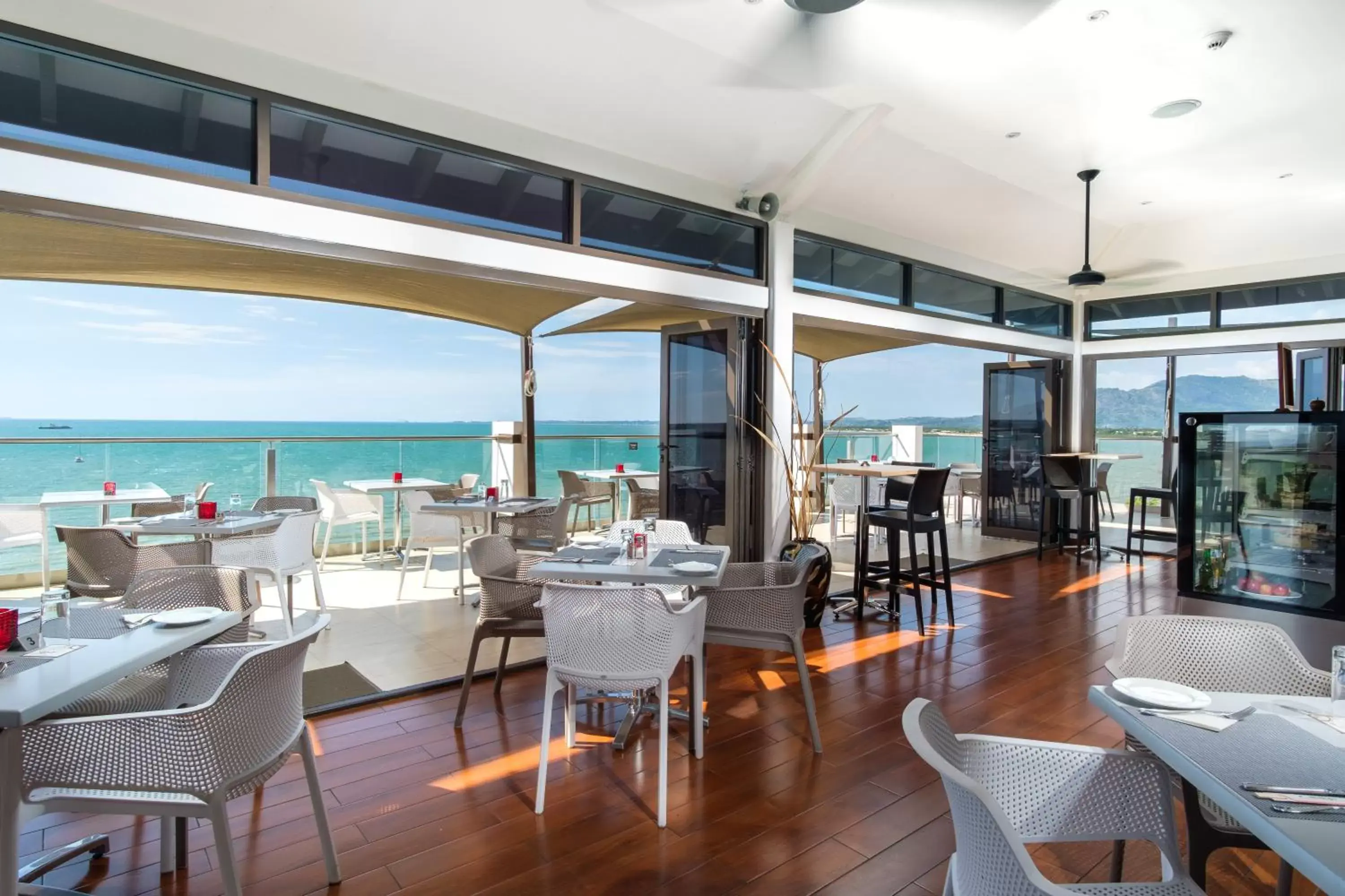 Restaurant/Places to Eat in Ramada Suites by Wyndham Wailoaloa Beach Fiji