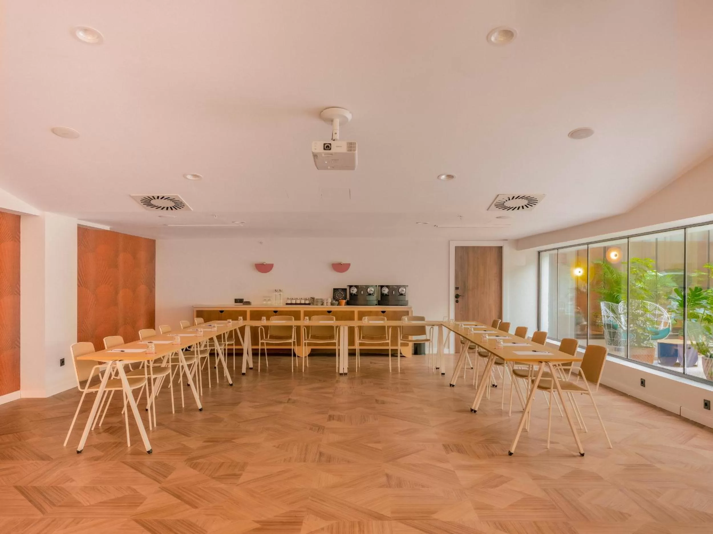 Business facilities in Ibis Styles Sevilla City Santa Justa