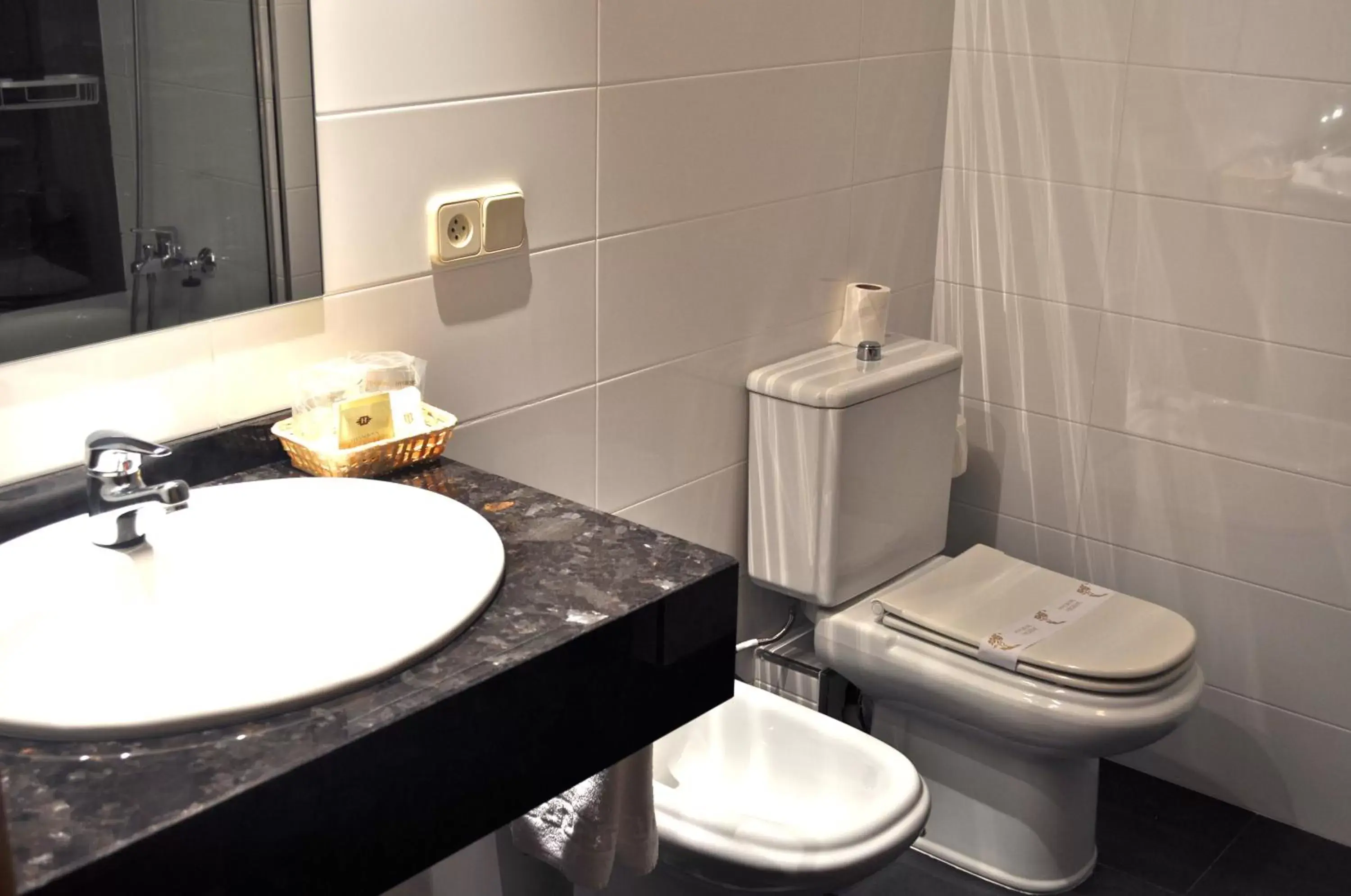 Bathroom in Hotel Crunia I A Coruña