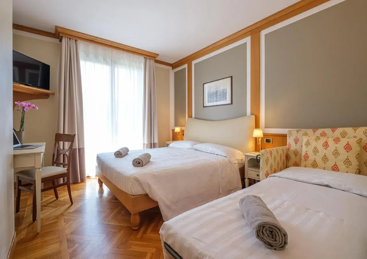 Bed in Iseo Lago Hotel