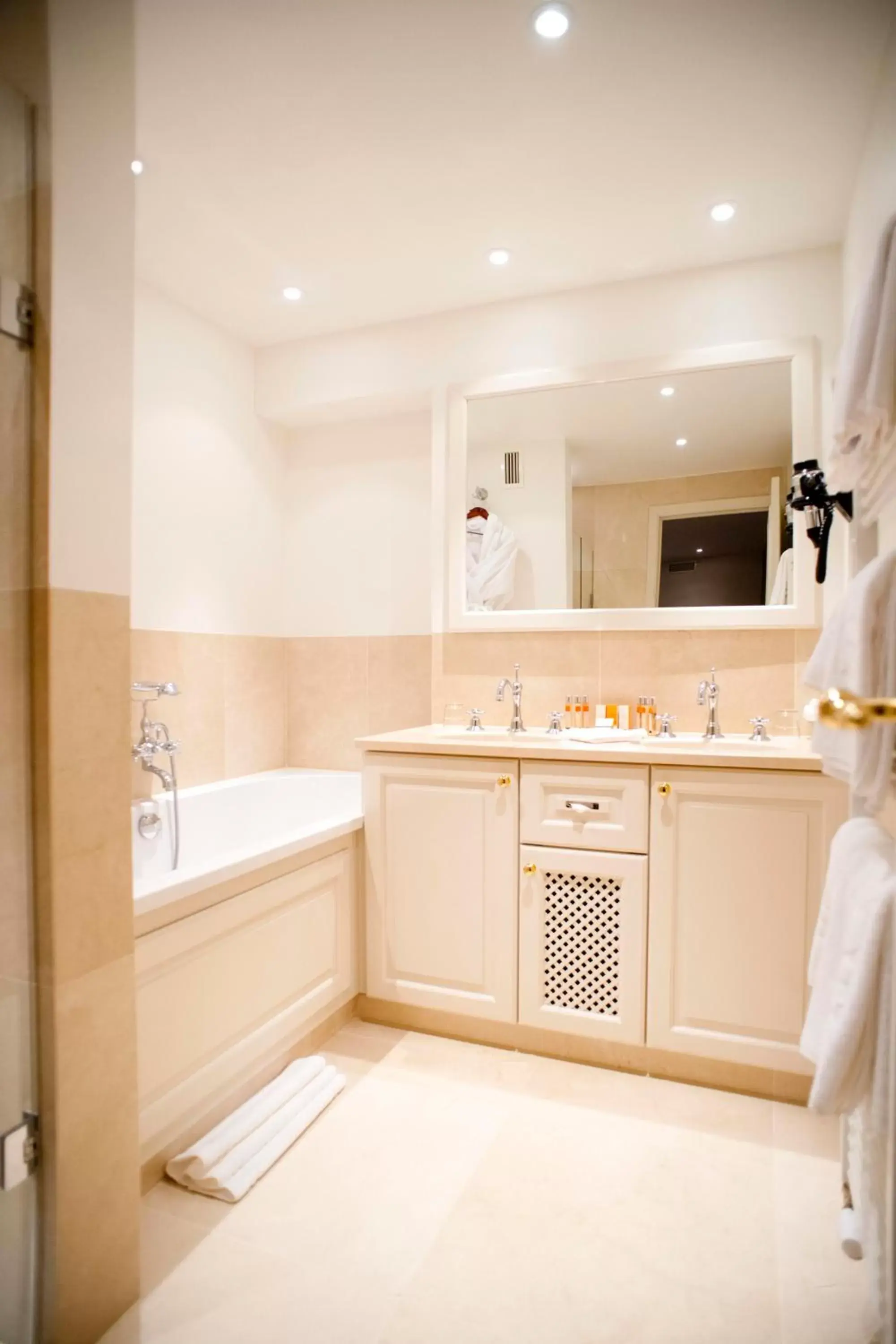 Bathroom in Dukes' Palace Residence