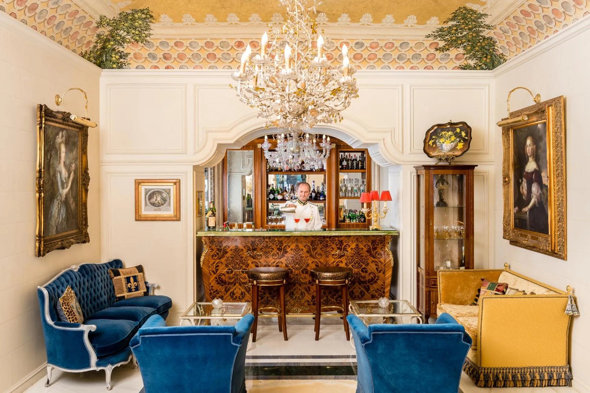 Lounge or bar in Villa e Palazzo Aminta - A Leading Hotel of The World