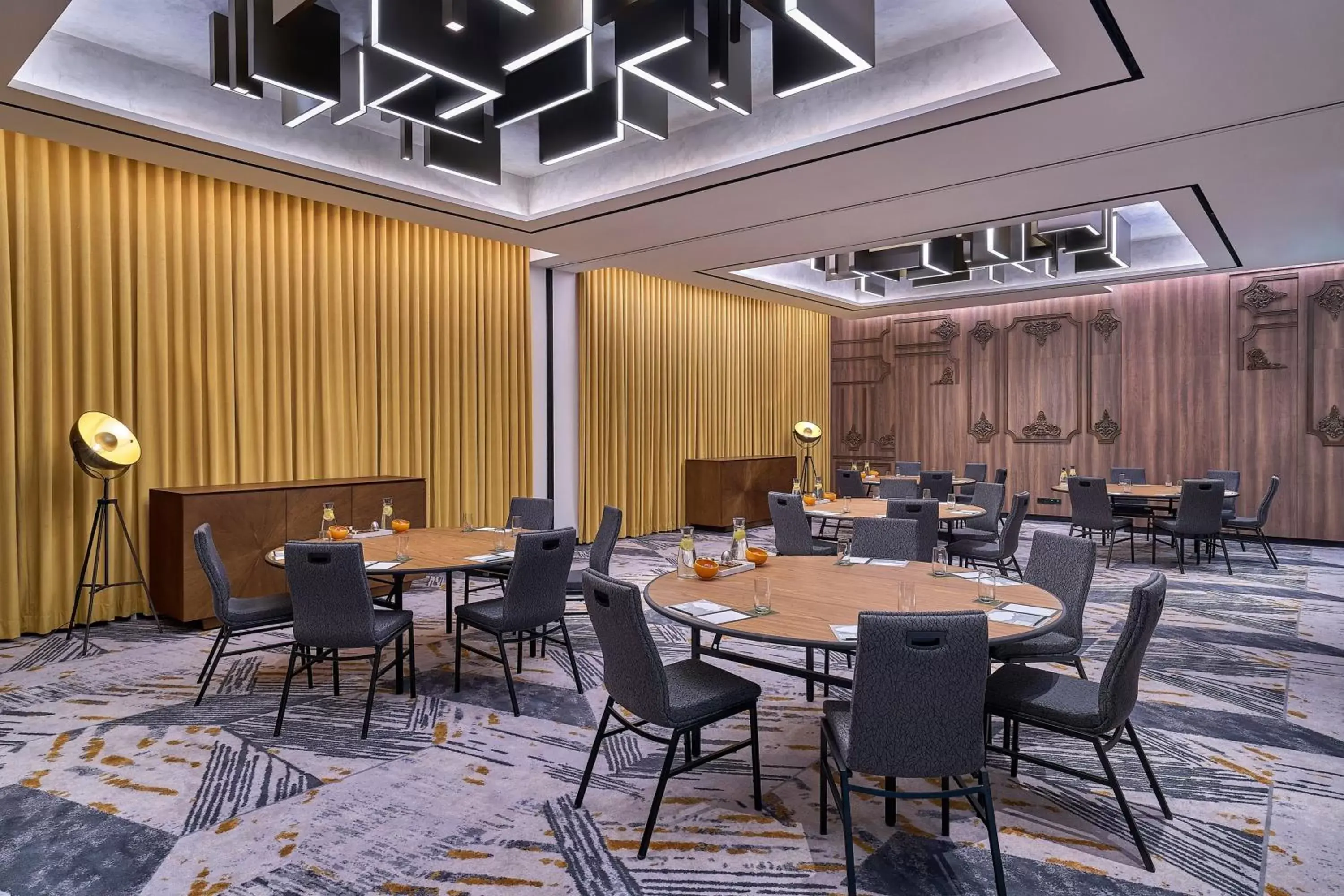 Meeting/conference room, Restaurant/Places to Eat in Renaissance Kuala Lumpur Hotel & Convention Centre