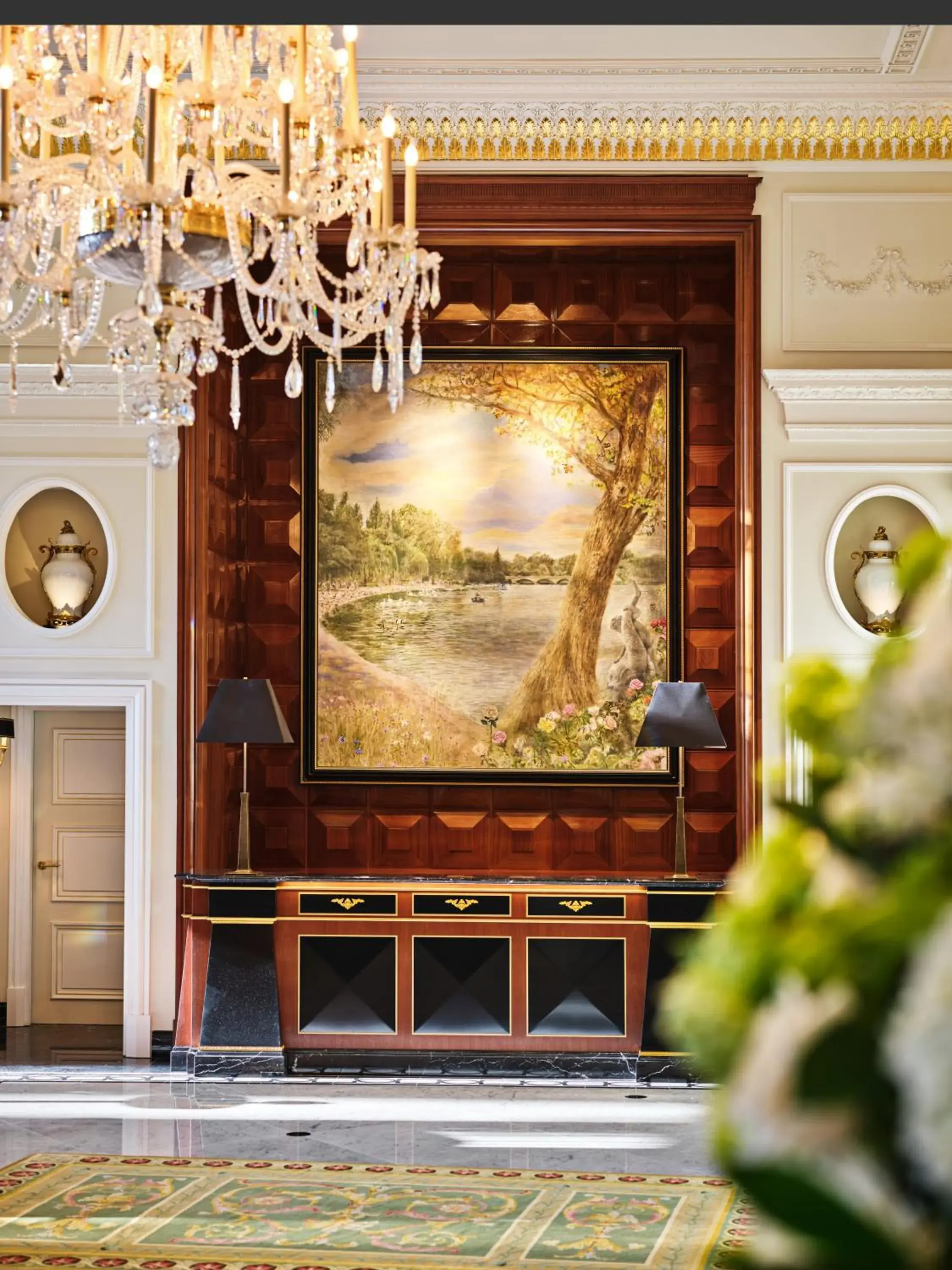 Lobby or reception, TV/Entertainment Center in The Dorchester - Dorchester Collection