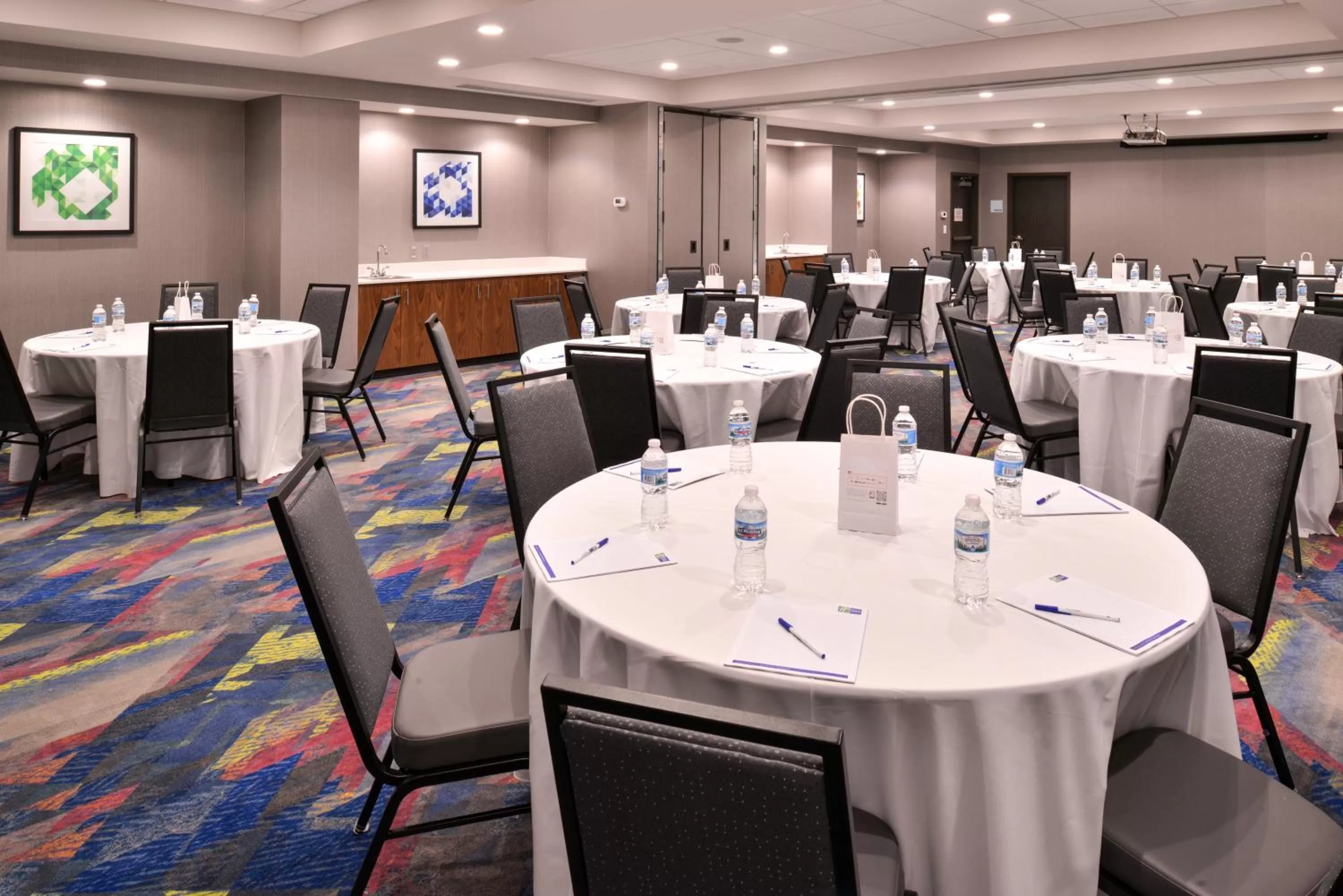 Banquet/Function facilities in Holiday Inn Express and Suites Bryant - Benton Area by IHG