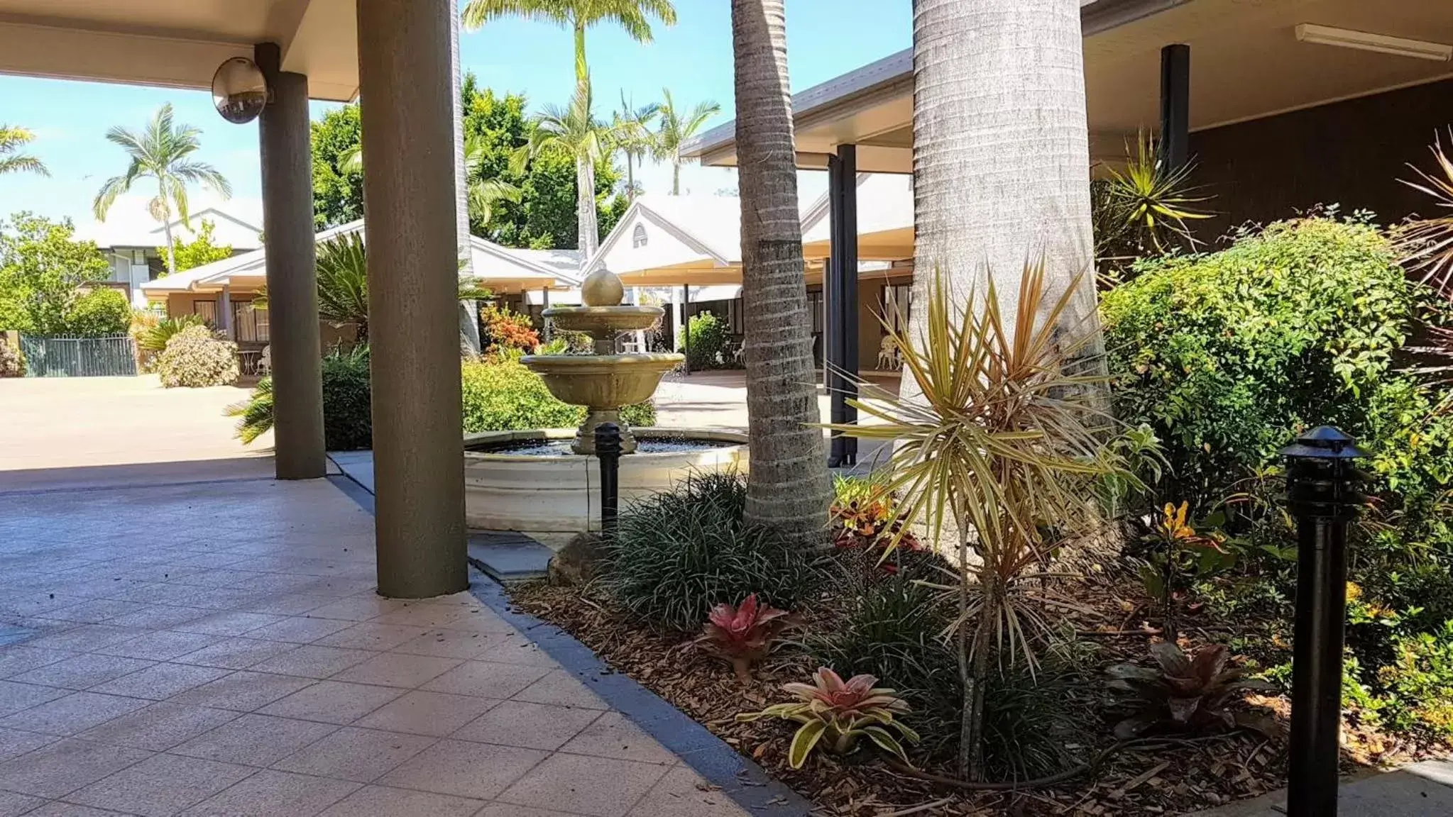 Garden view in Rockhampton Palms Motor Inn