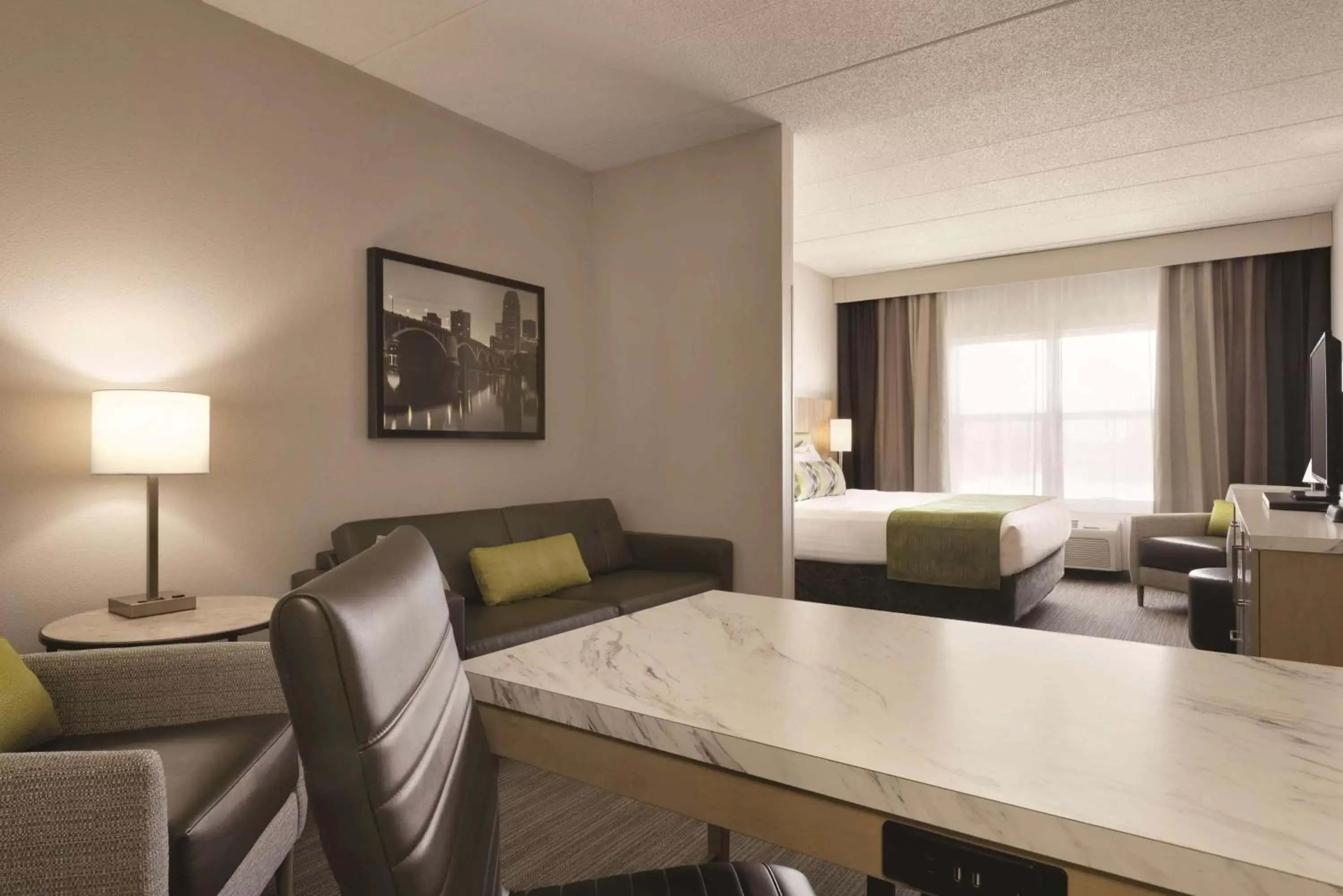 Photo of the whole room, Seating Area in Country Inn & Suites by Radisson, Shoreview, MN