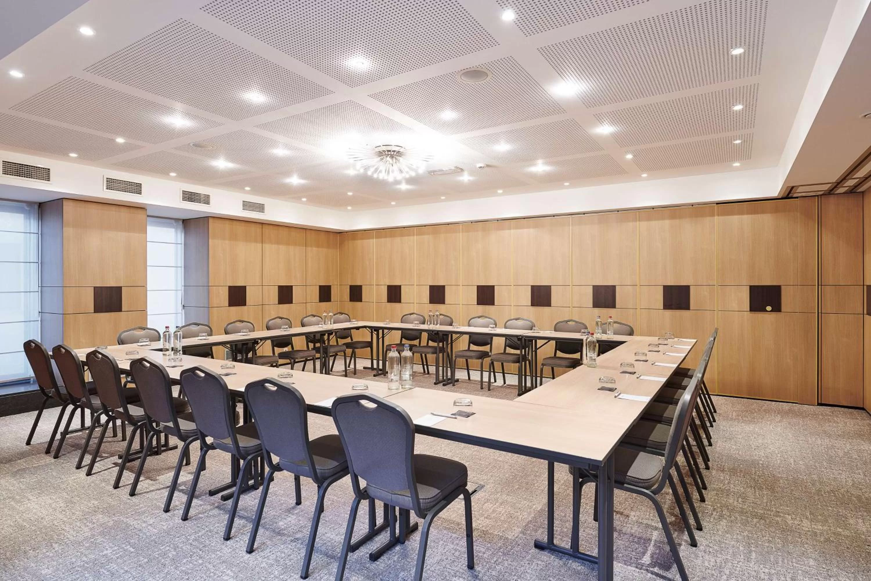 Photo of the whole room in Keizershof Hotel Aalst