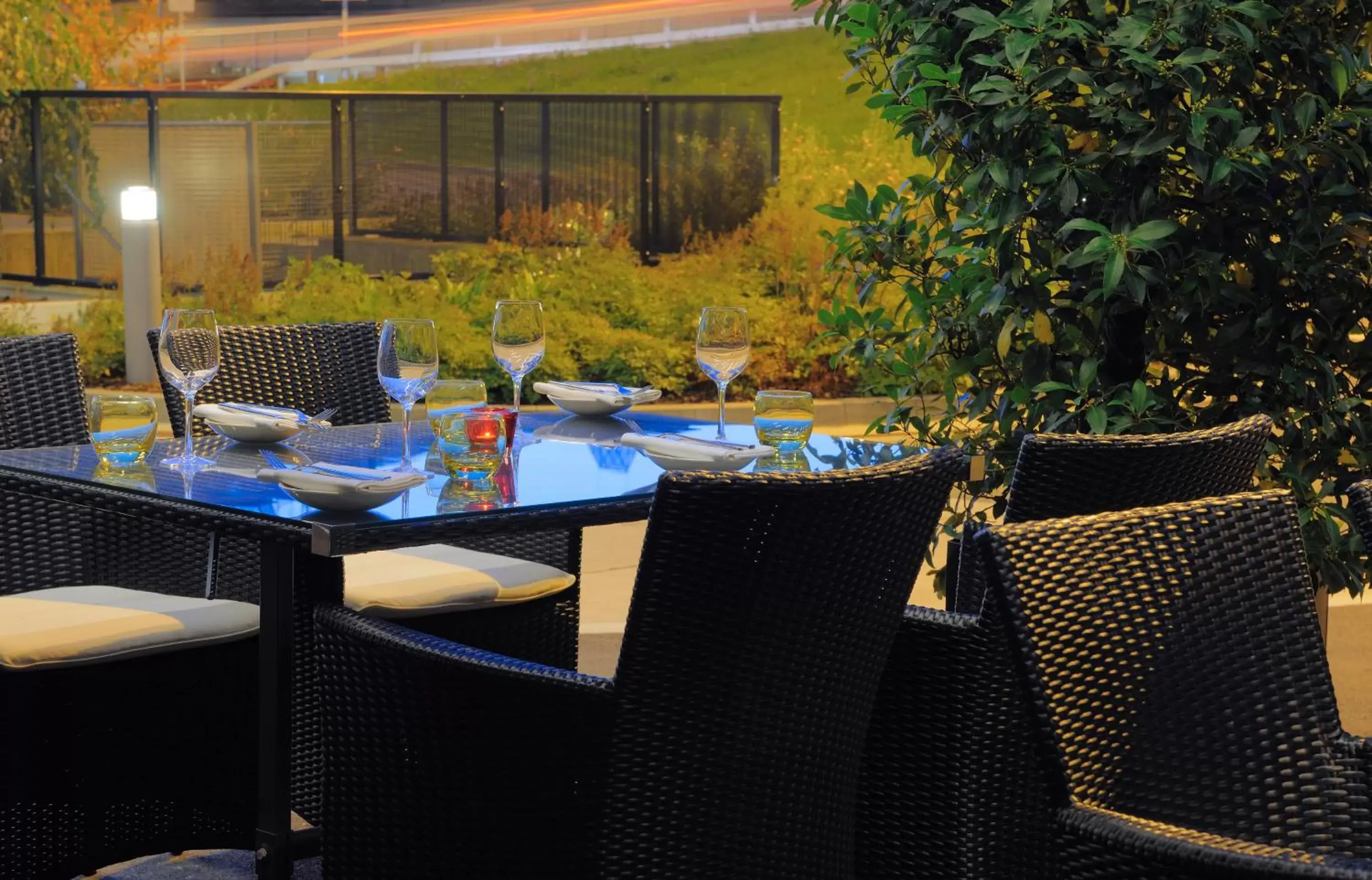 Balcony/Terrace, Restaurant/Places to Eat in Radisson Blu Hotel Zurich Airport