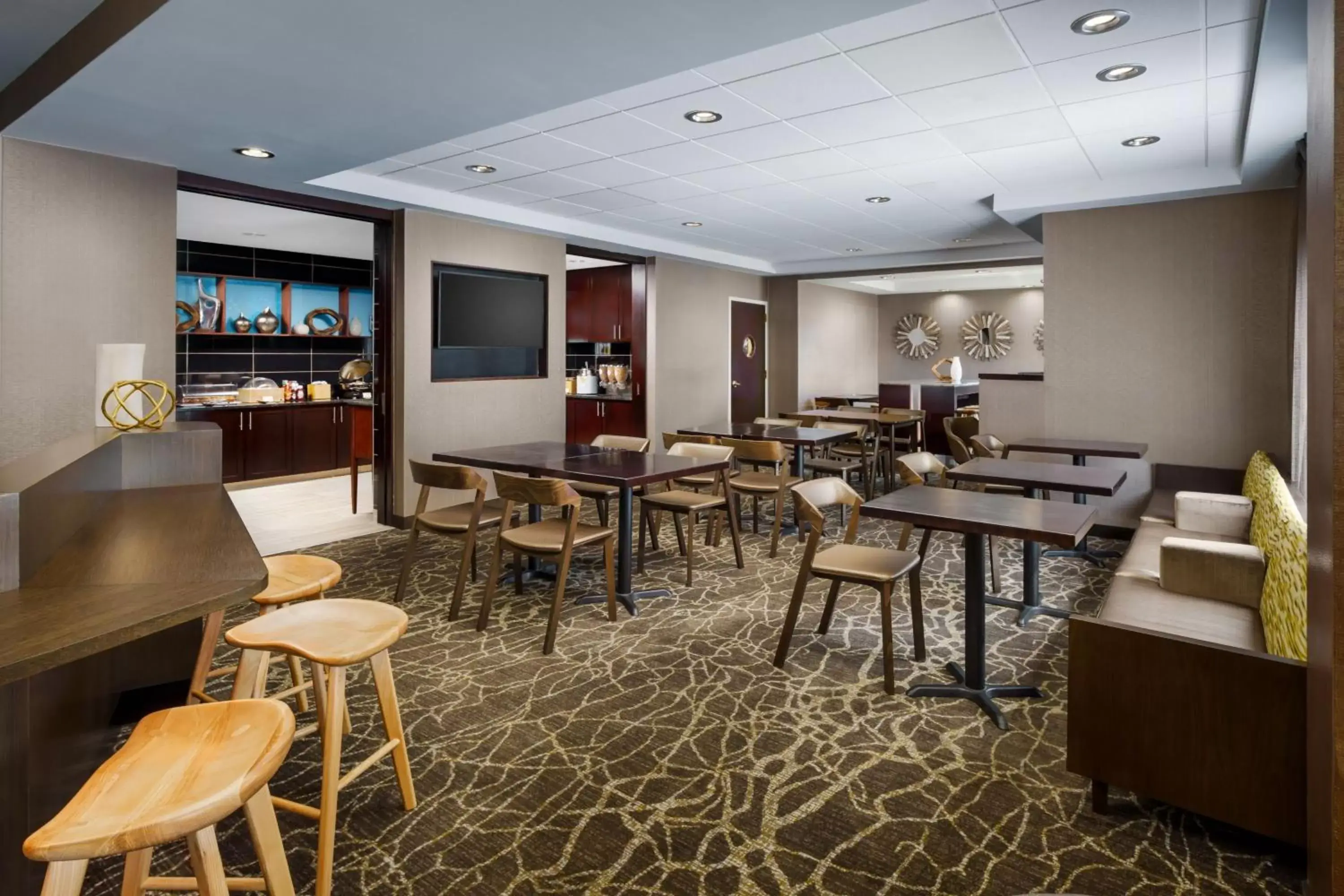 Restaurant/places to eat, Lounge/Bar in SpringHill Suites Manchester-Boston Regional Airport