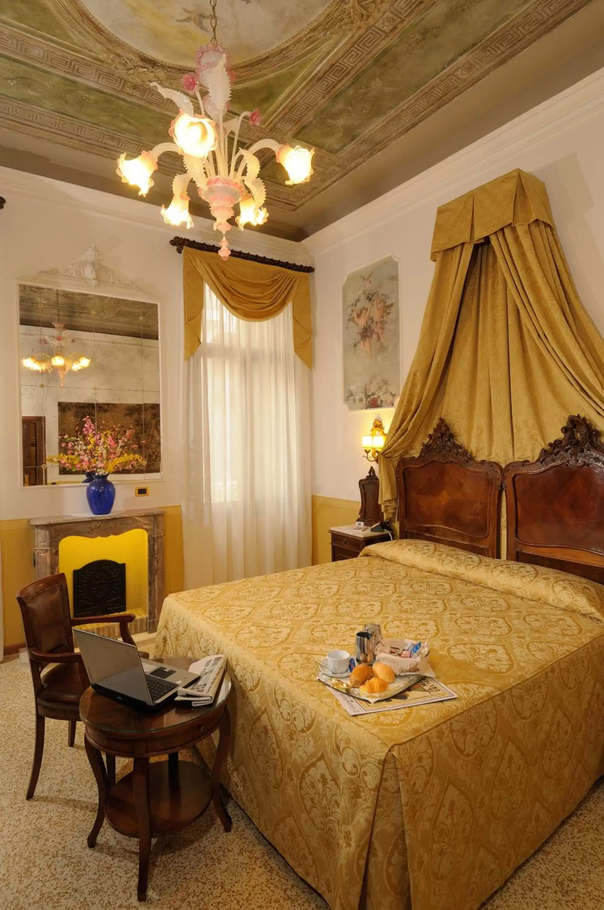 Coffee/tea facilities, Bed in UNAHOTELS Ala Venezia-Adults 16