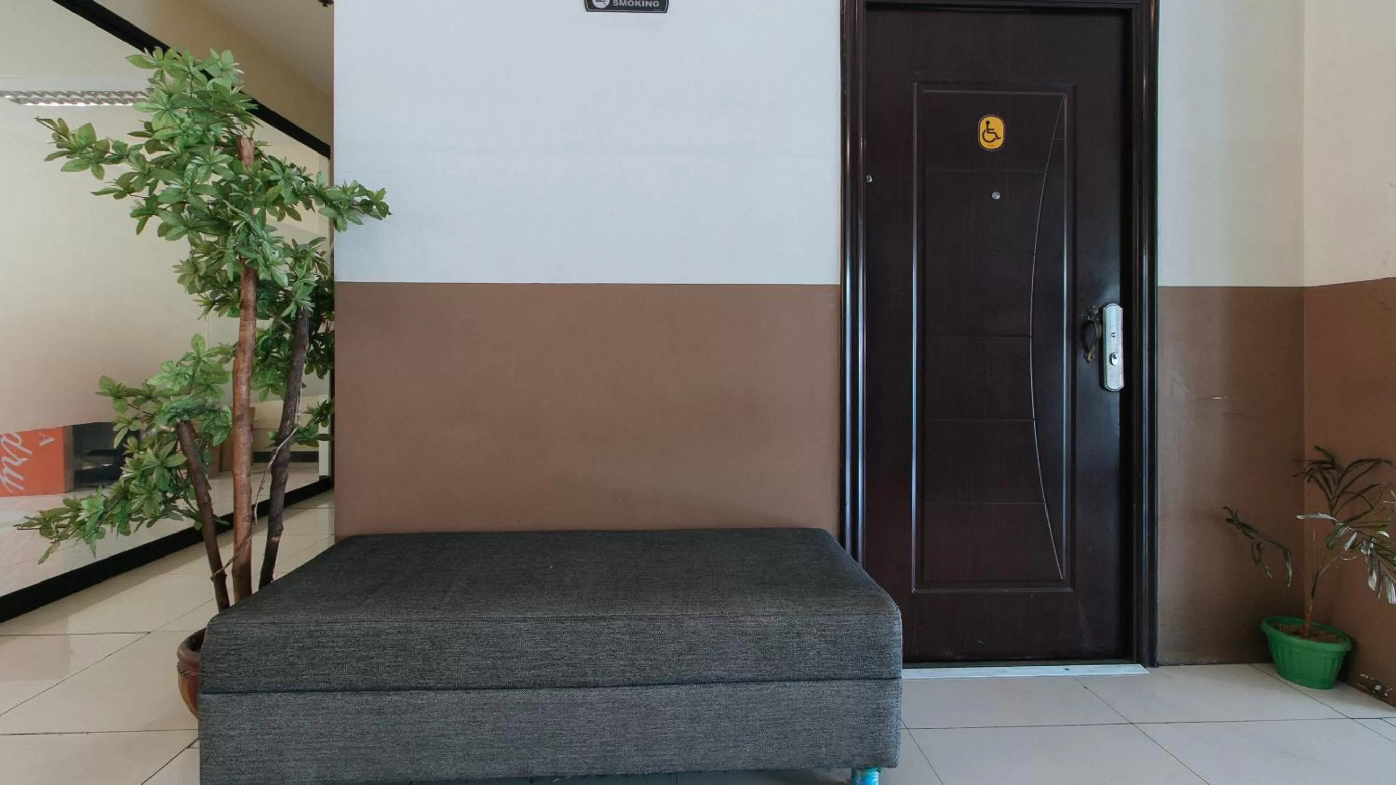 Lobby or reception in RedDoorz Plus at Kamuning Quezon City