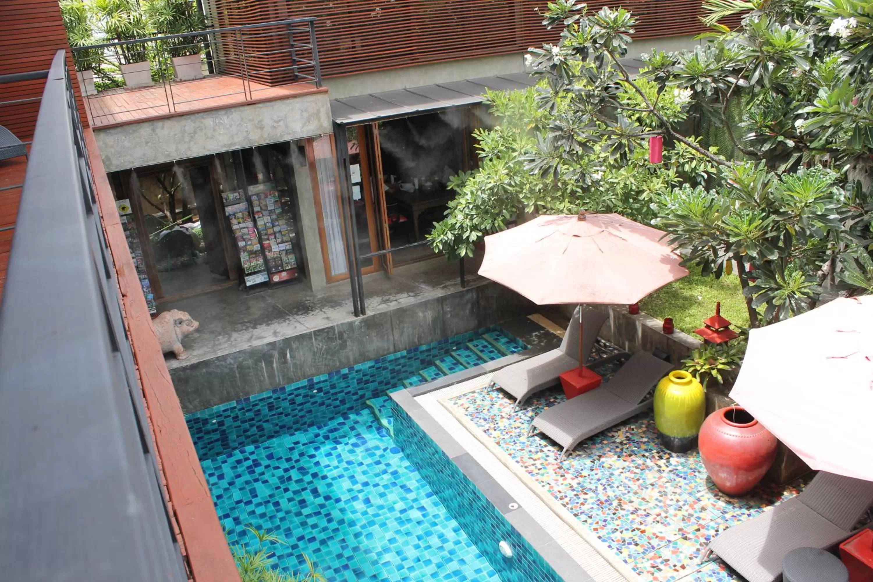 Pool view in Villa Thapae